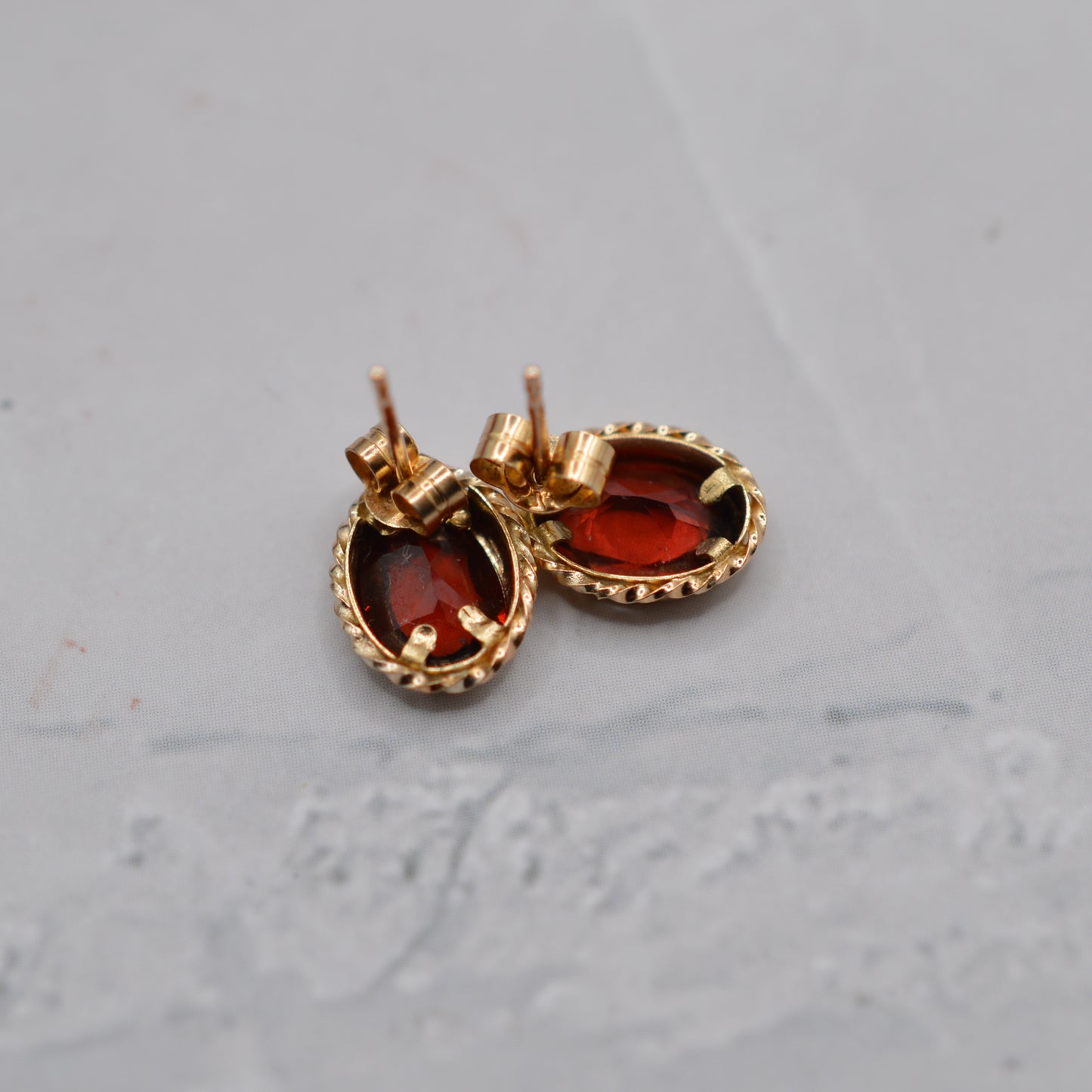 9ct Gold Garnet Stud Earrings