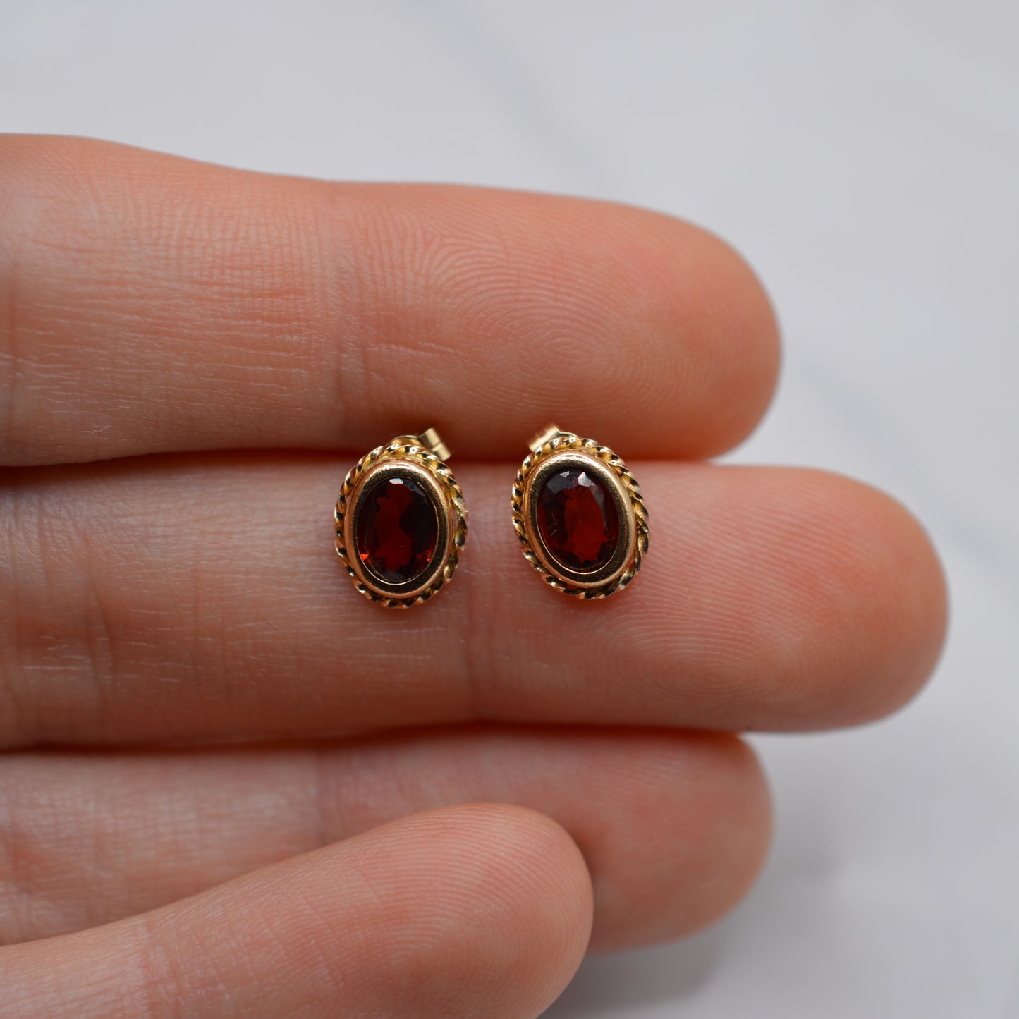9ct Gold Garnet Stud Earrings