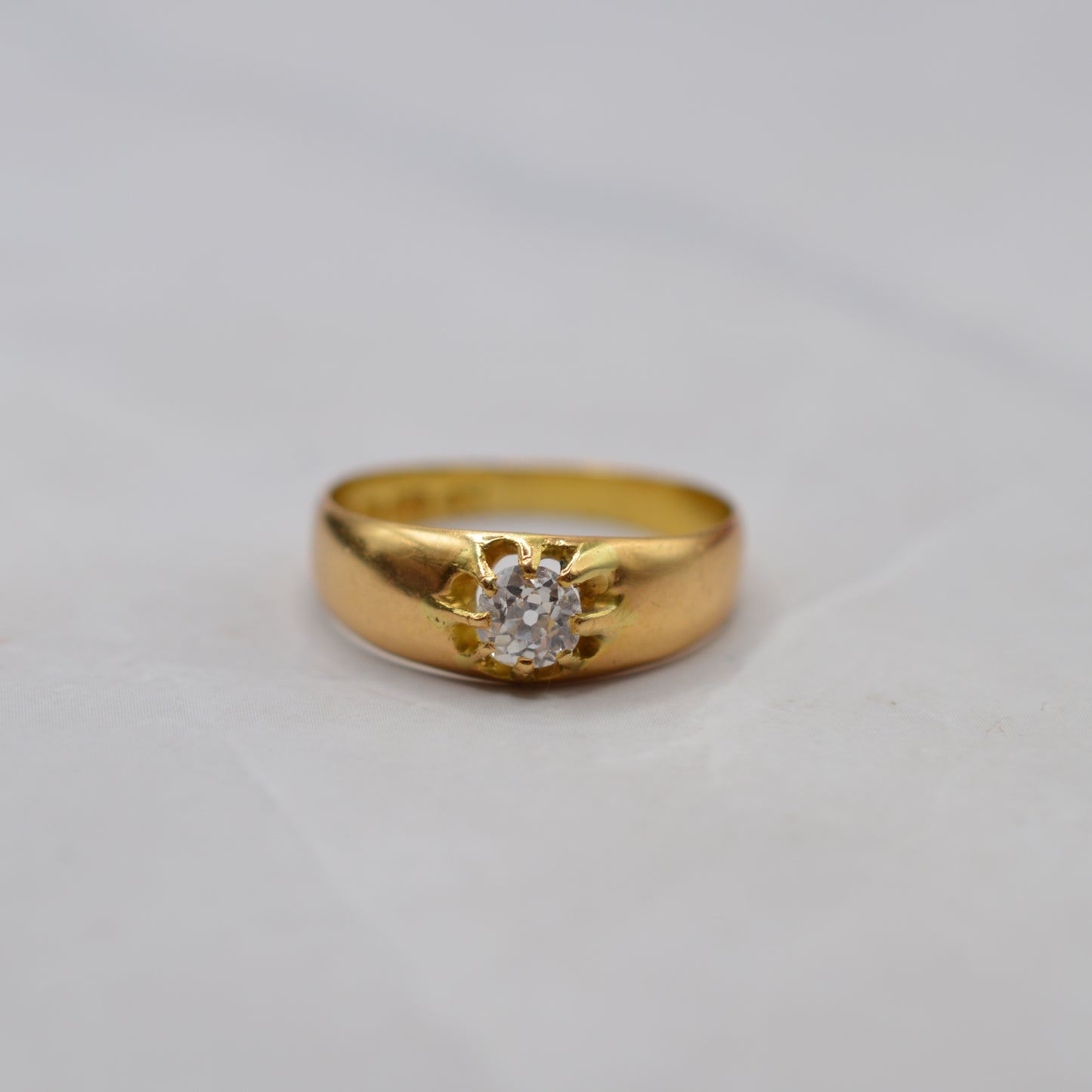 Antique 18ct Gold Diamond Belcher Ring