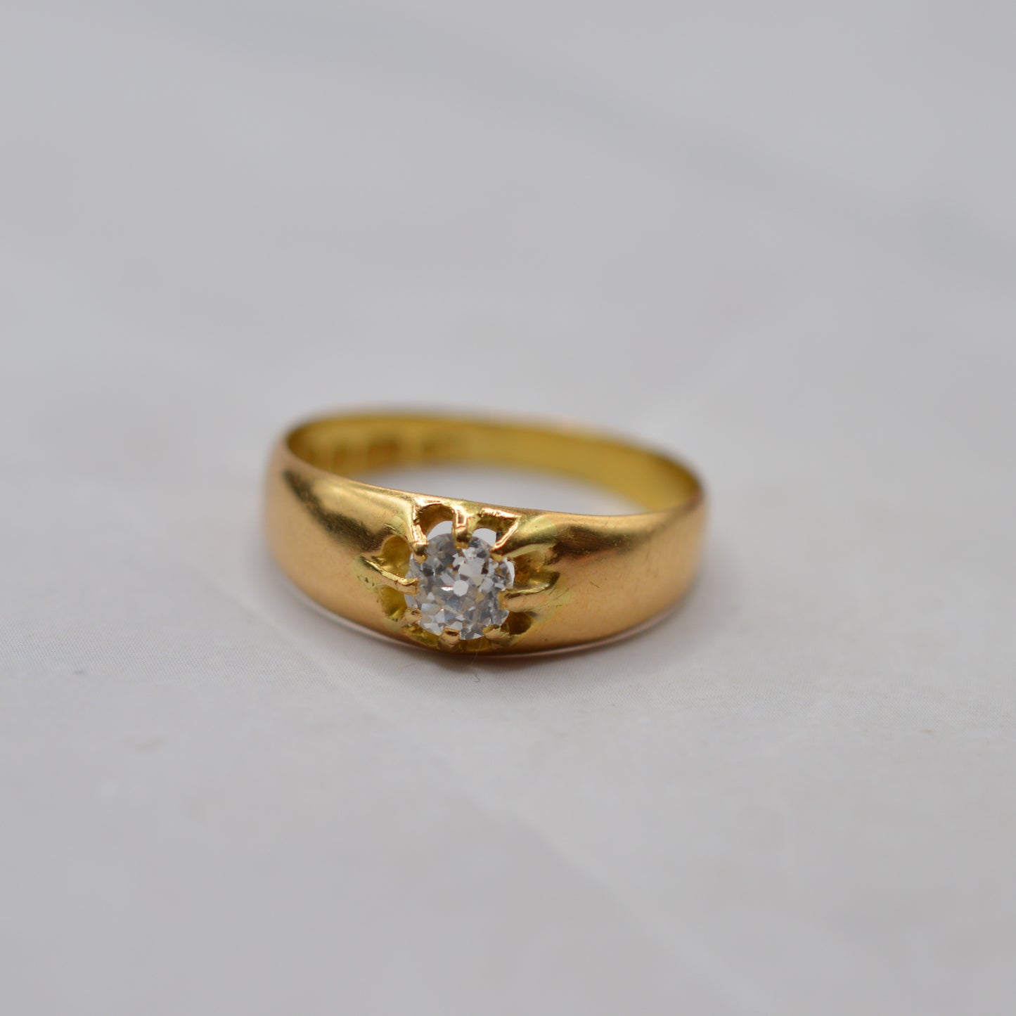 Antique 18ct Gold Diamond Belcher Ring