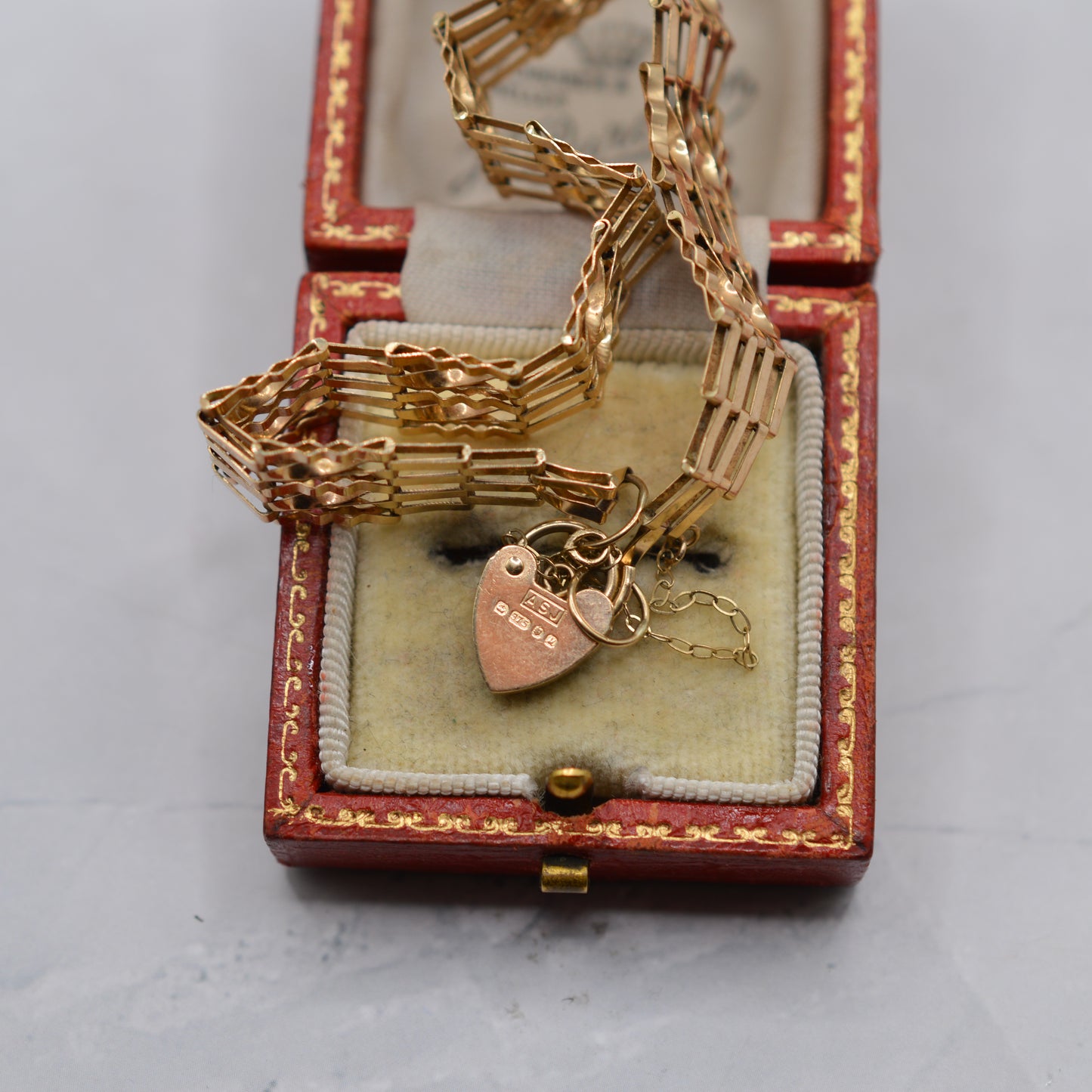 1980s 9ct Gold Five-Bar Gate Link Bracelet with Heart Padlock