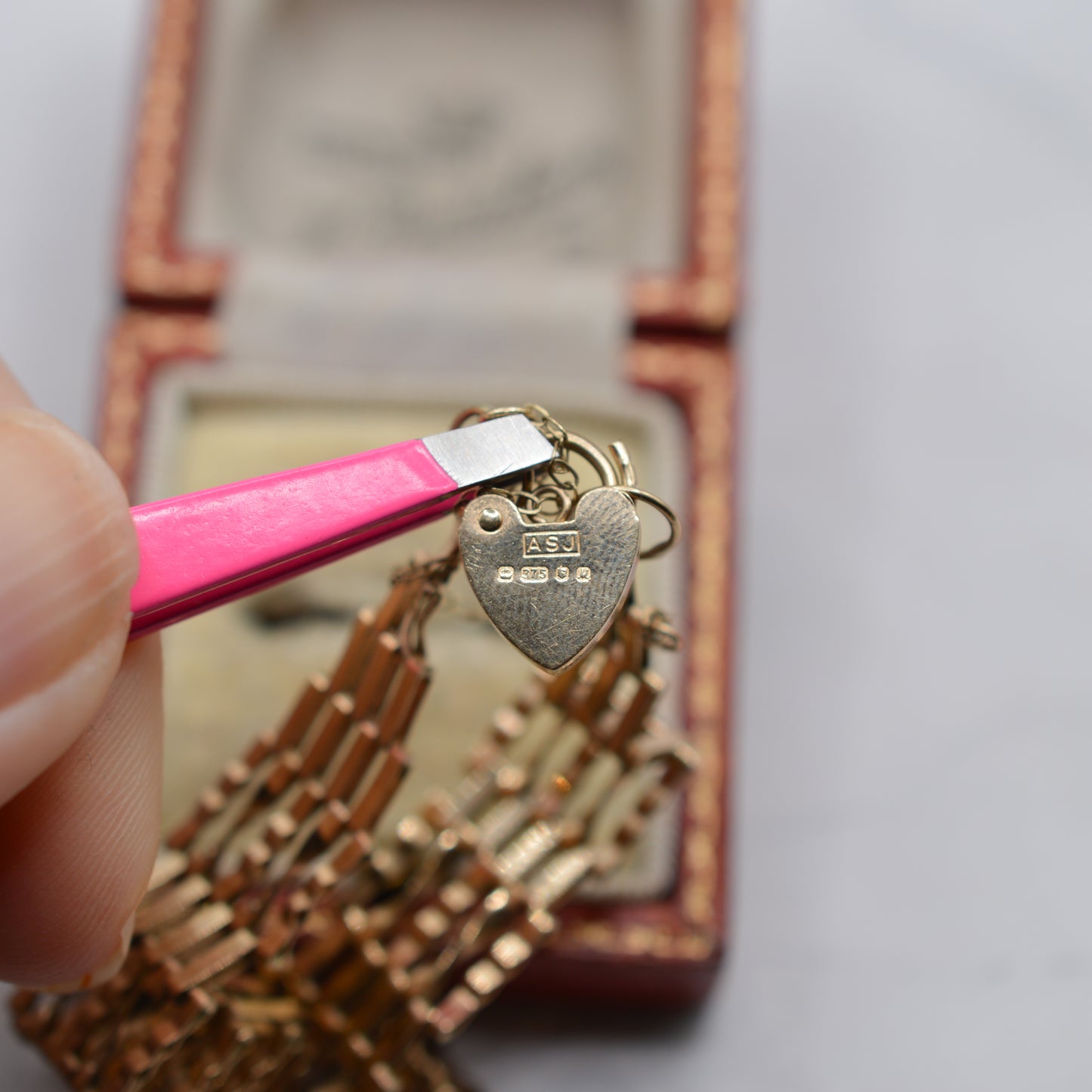 1980s 9ct Gold Five-Bar Gate Link Bracelet with Heart Padlock