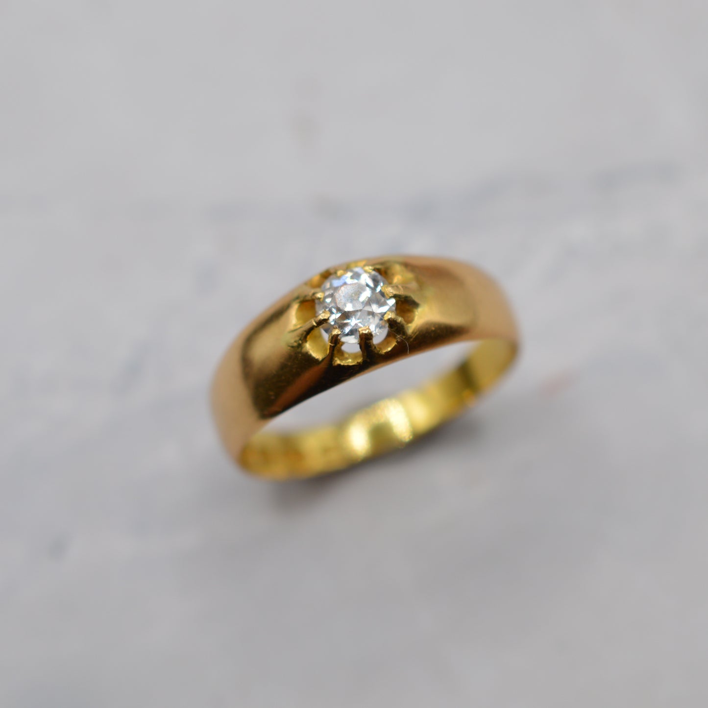 Antique 18ct Gold Diamond Belcher Ring