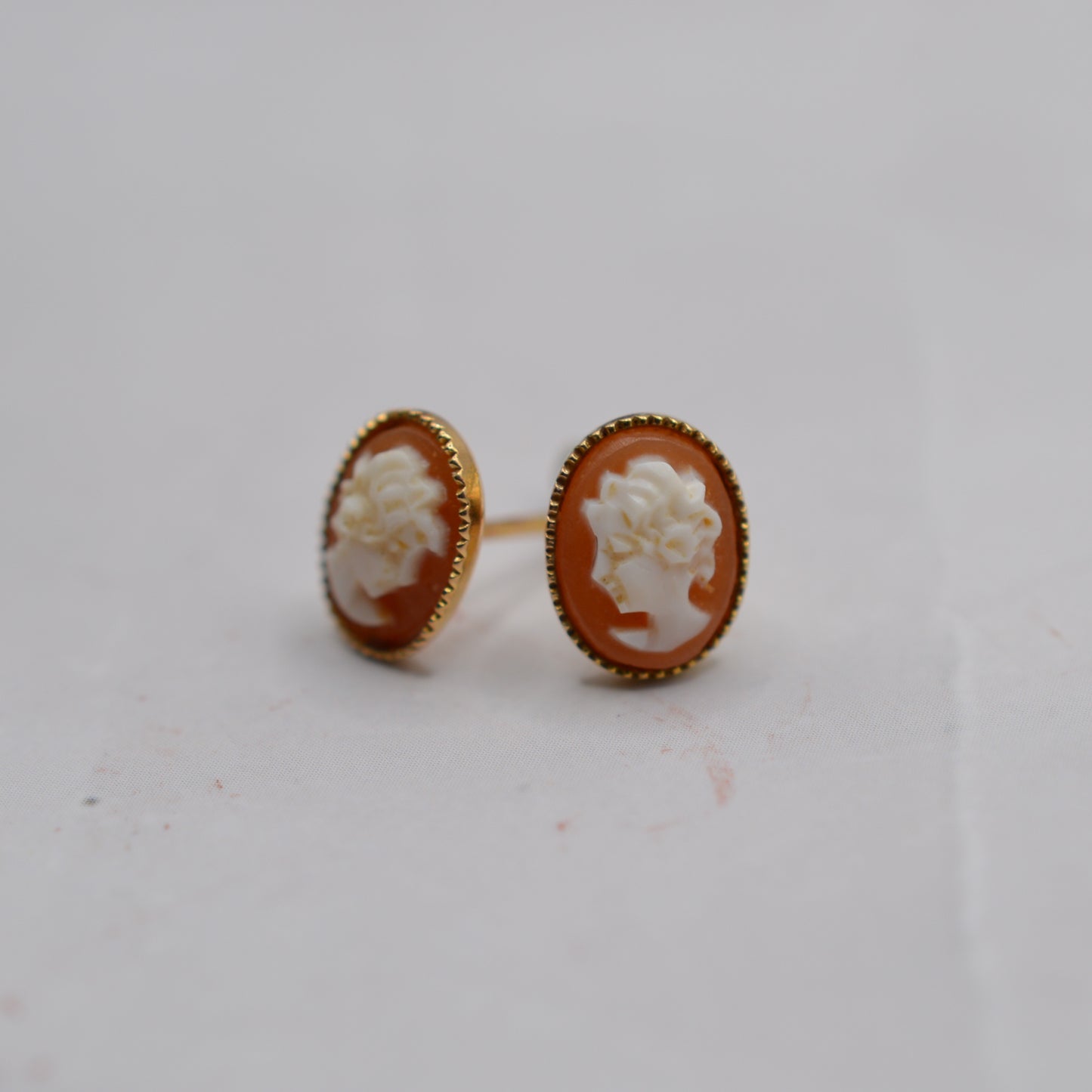 Vintage 9ct Gold Cameo Stud Earrings