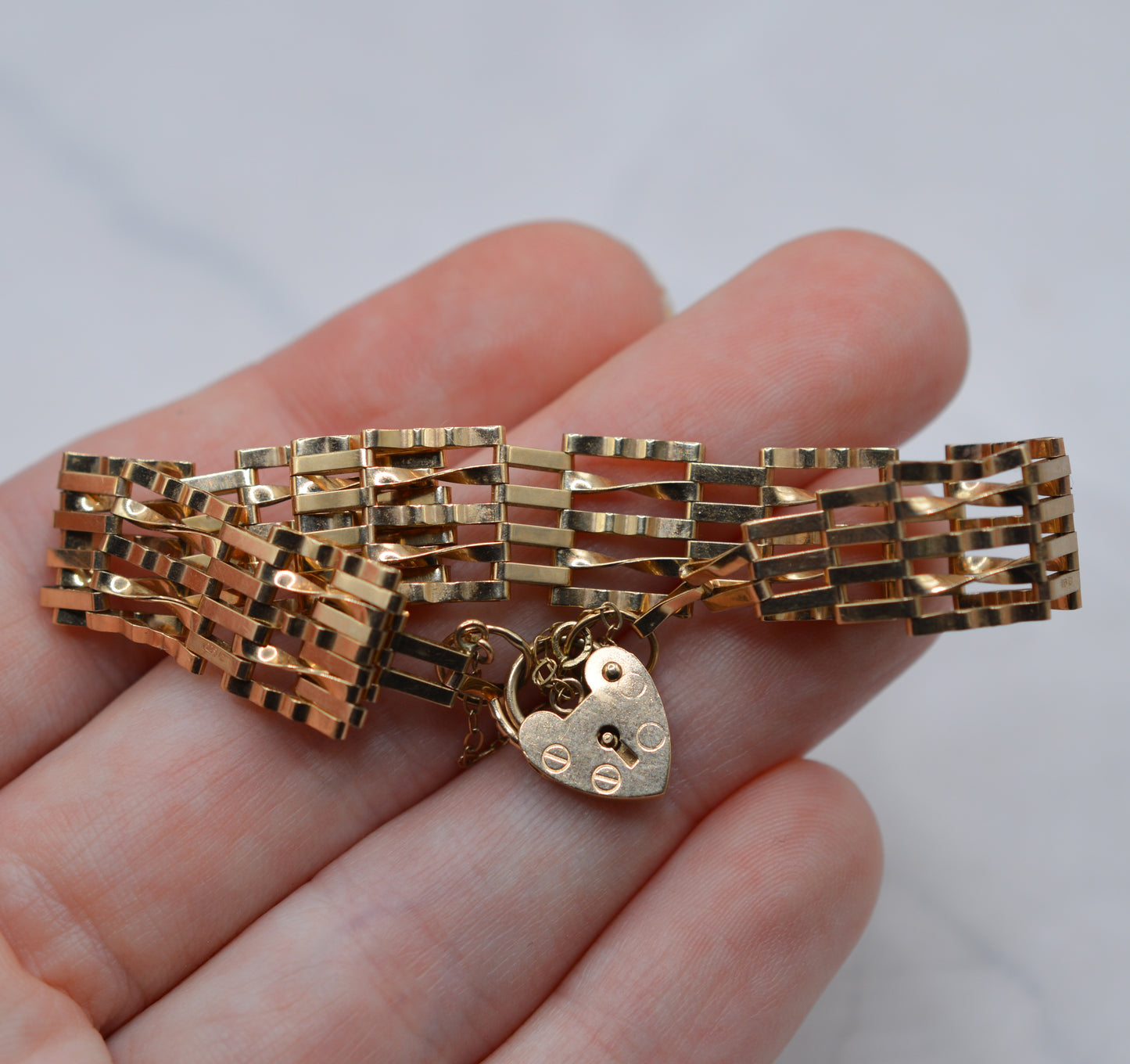 1980s 9ct Gold Five-Bar Gate Link Bracelet with Heart Padlock