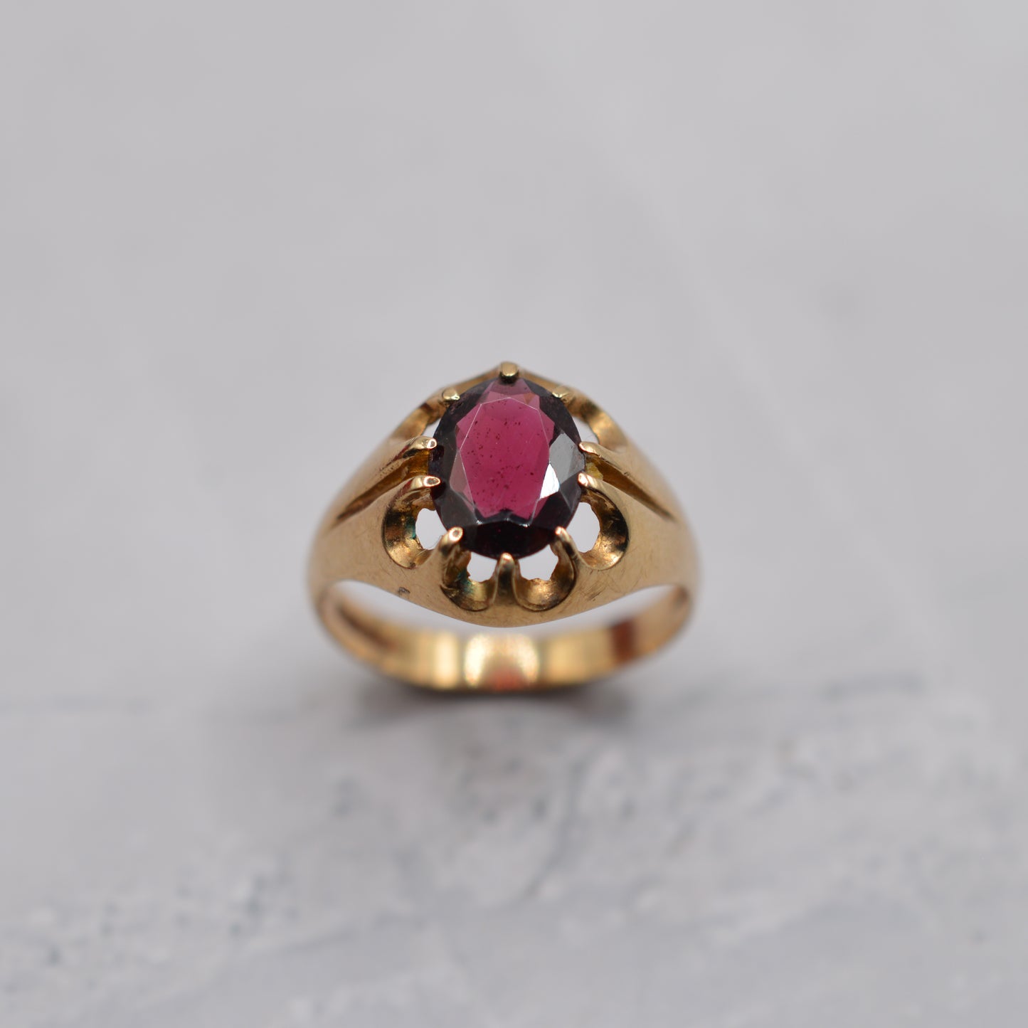 1970s Vintage 9ct Gold Garnet Ring in Buttercup Setting