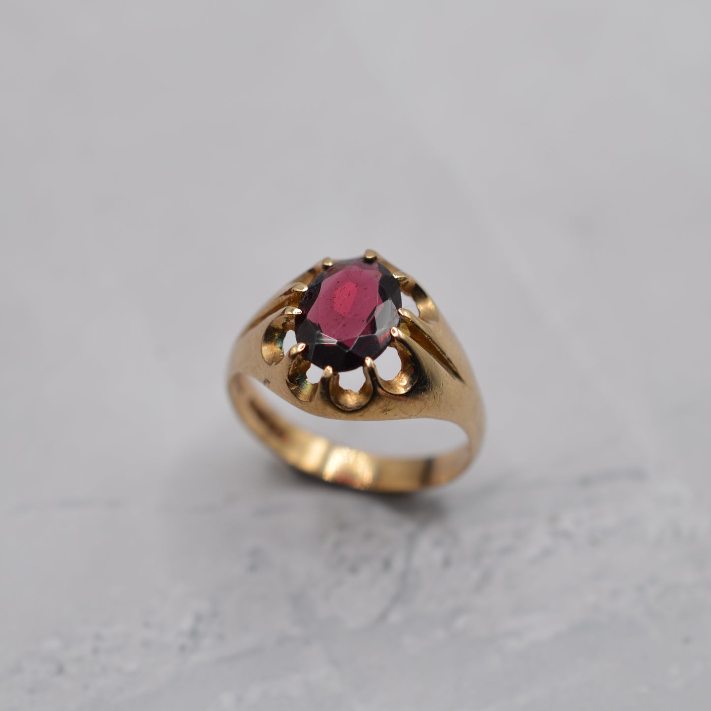 1970s Vintage 9ct Gold Garnet Ring in Buttercup Setting