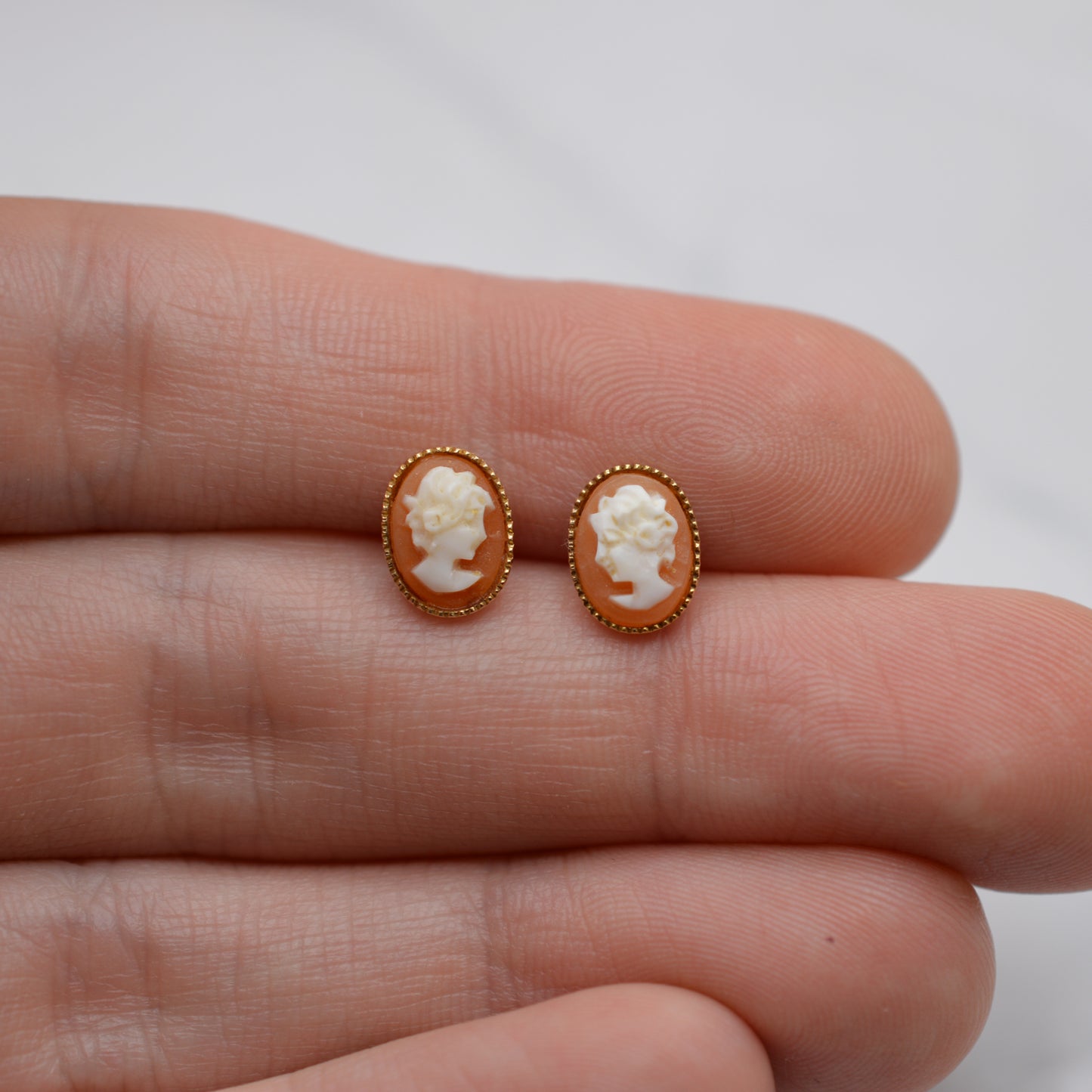 Vintage 9ct Gold Cameo Stud Earrings
