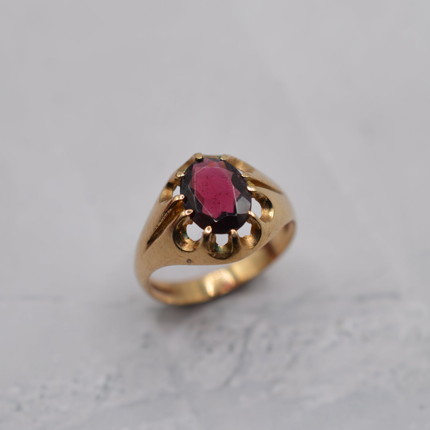 1970s Vintage 9ct Gold Garnet Ring in Buttercup Setting