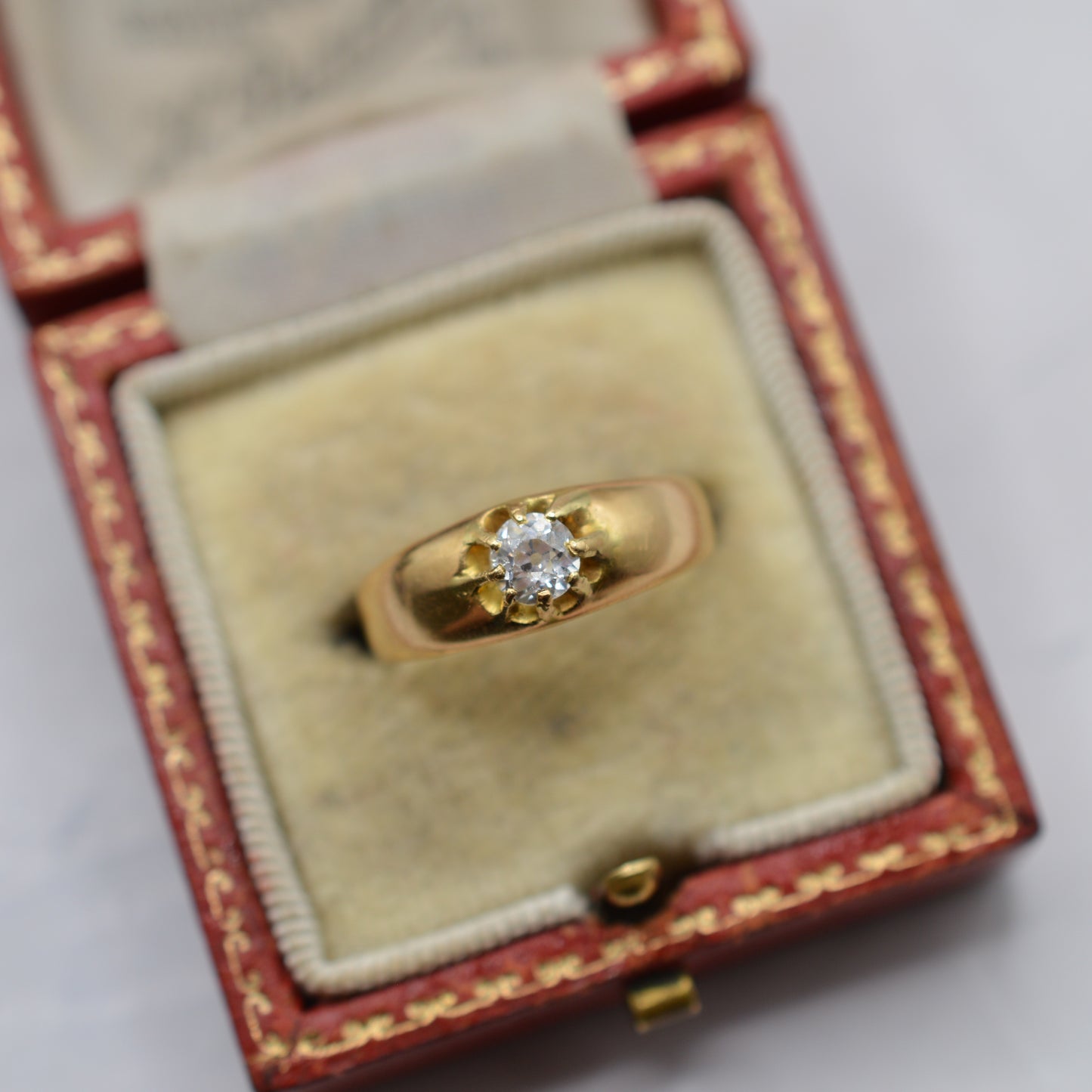 Antique 18ct Gold Diamond Belcher Ring