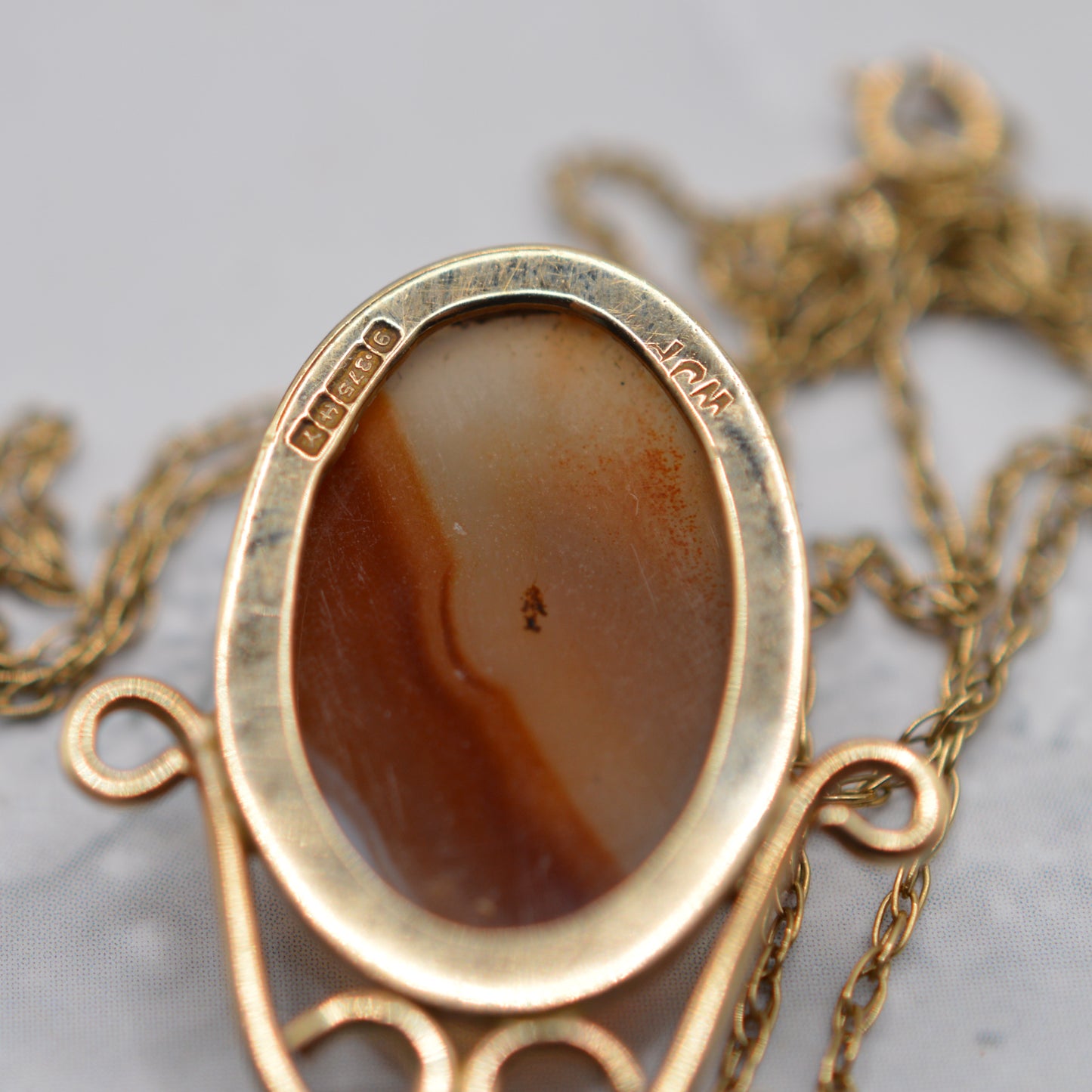 1970s Vintage 9ct Gold Agate Pendant Necklace (19" Chain)