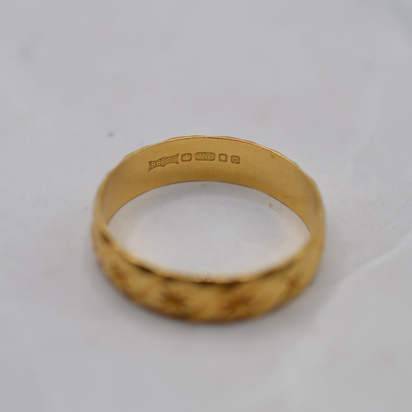 1980s 18ct Gold Star-Engraved Band Ring