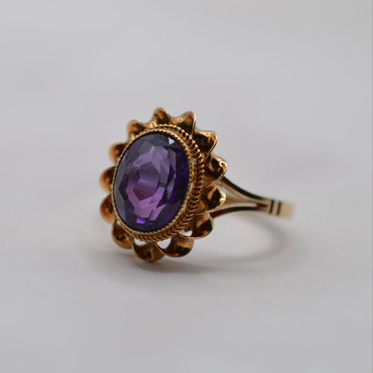 1970s Vintage 9ct Gold Amethyst Solitaire Ring with Rope-Twist Border
