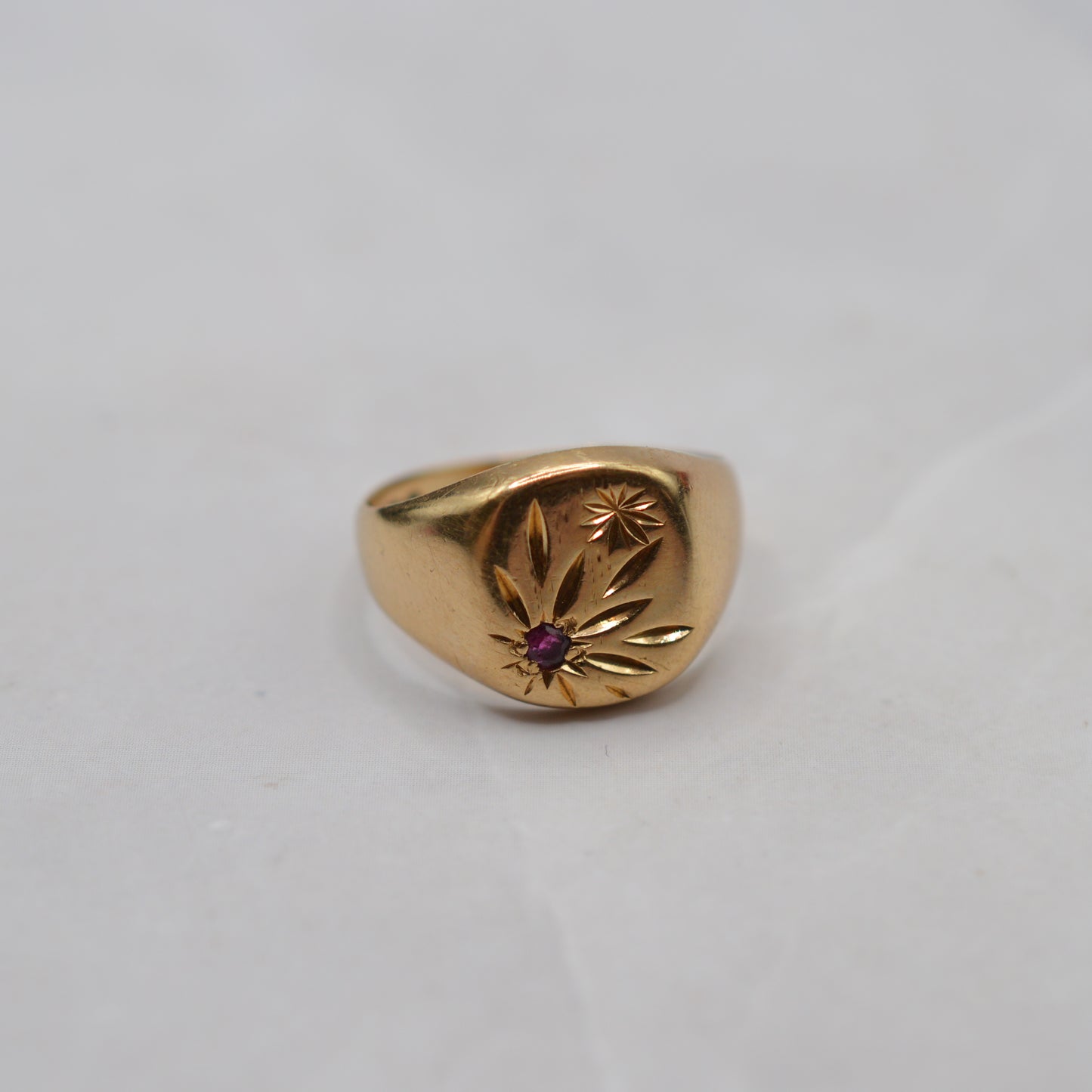 1970s Vintage 9ct Gold Garnet Floral Pinky Ring