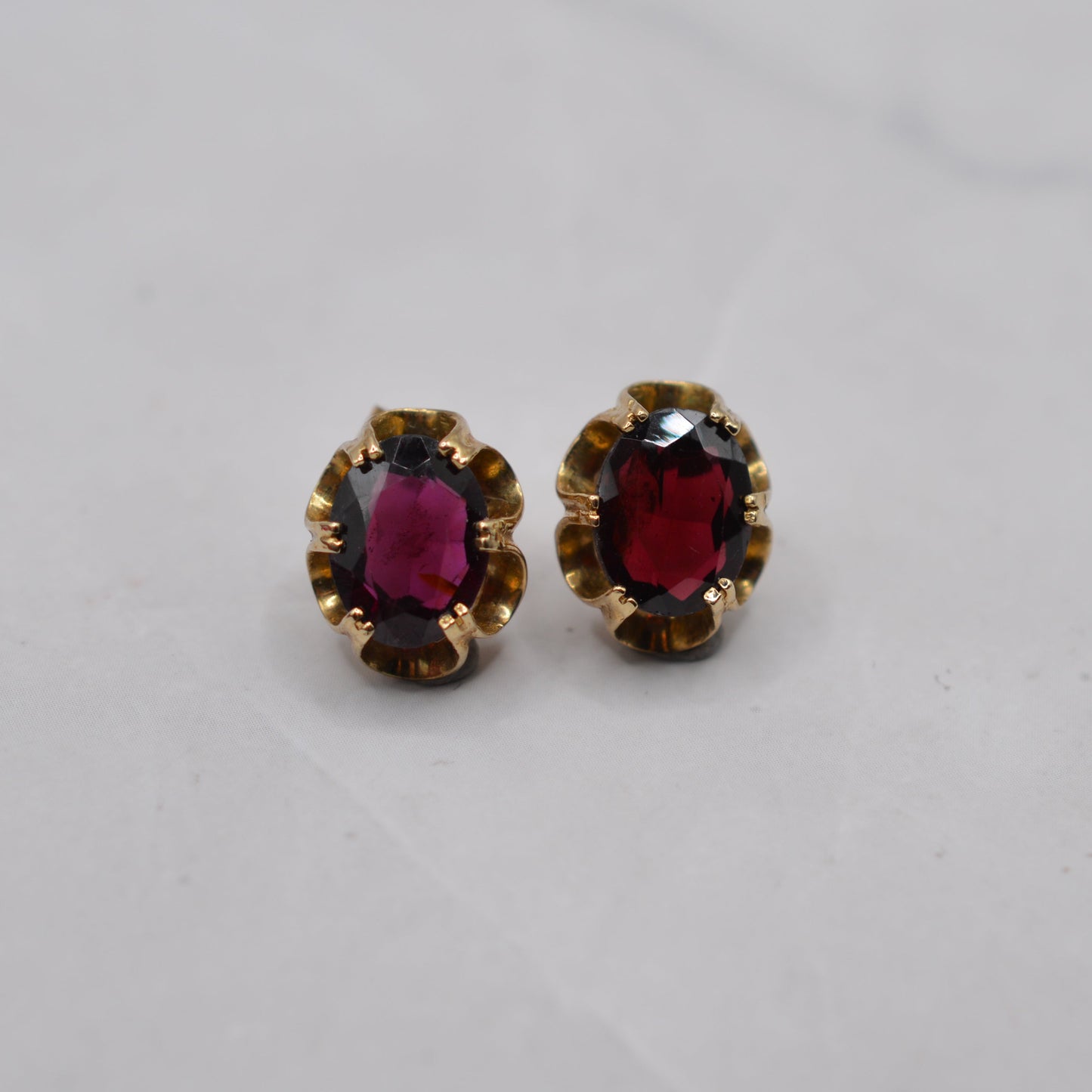 1990s 9ct Gold Garnet Stud Earrings in Buttercup Setting