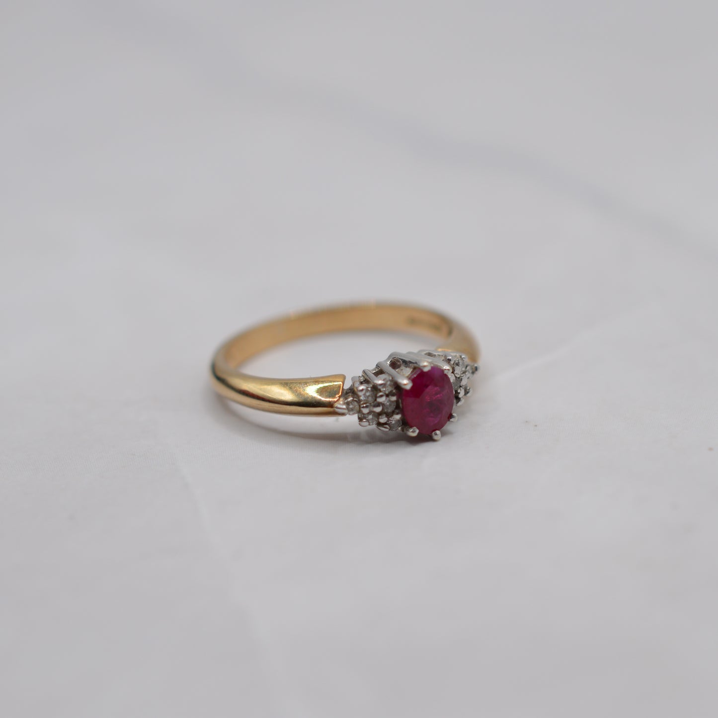 Y2K 9ct Gold Ruby & Diamond Cluster Ring