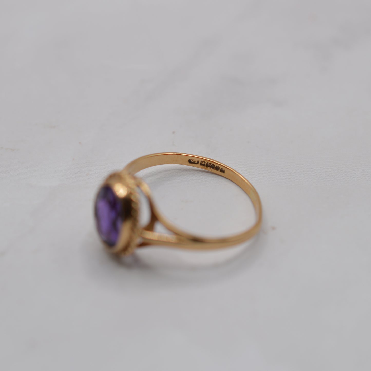 1980s 9ct Gold Amethyst Ring with Rope-Twist Border