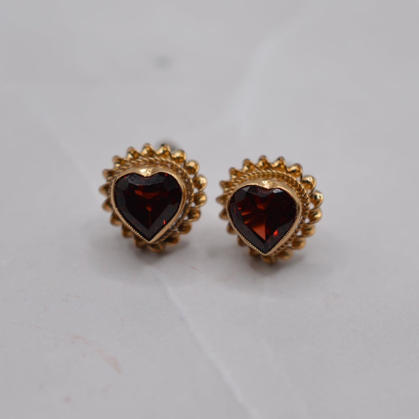 1990s 9ct Gold Garnet Heart Stud Earrings
