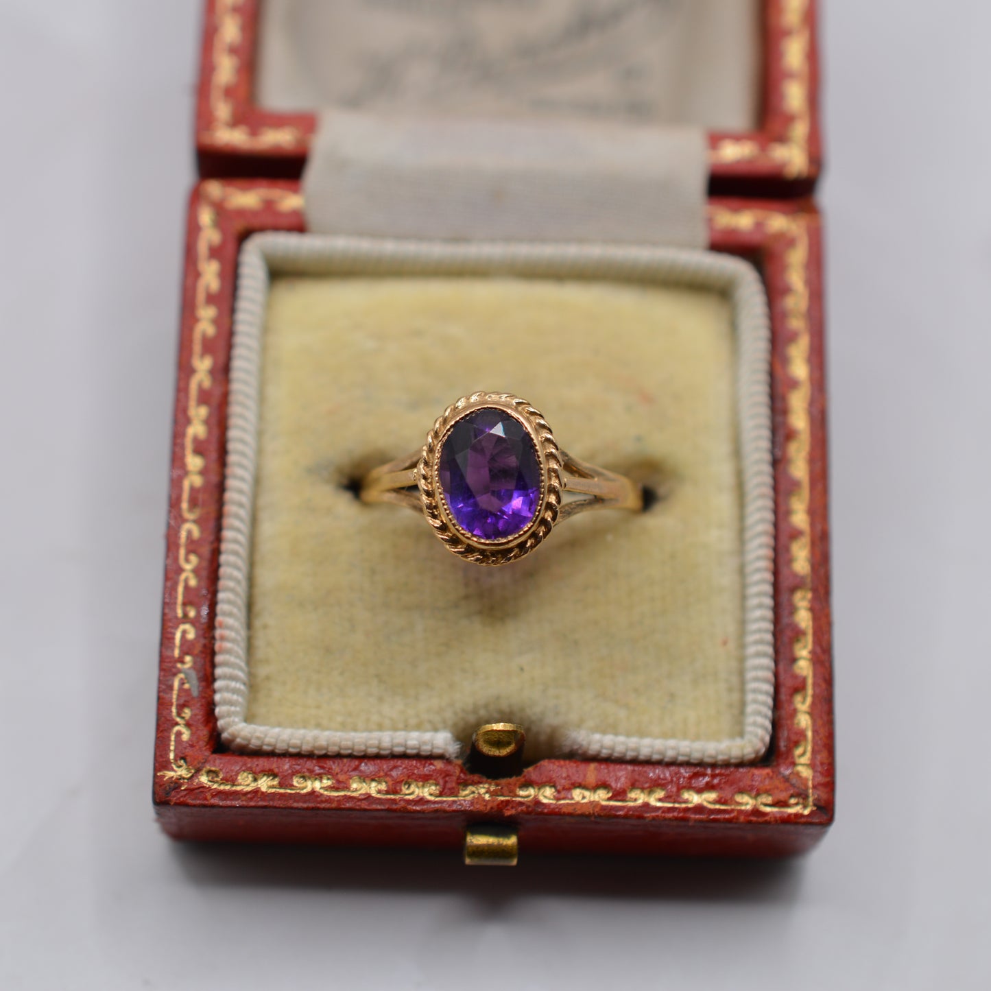 1980s 9ct Gold Amethyst Ring with Rope-Twist Border