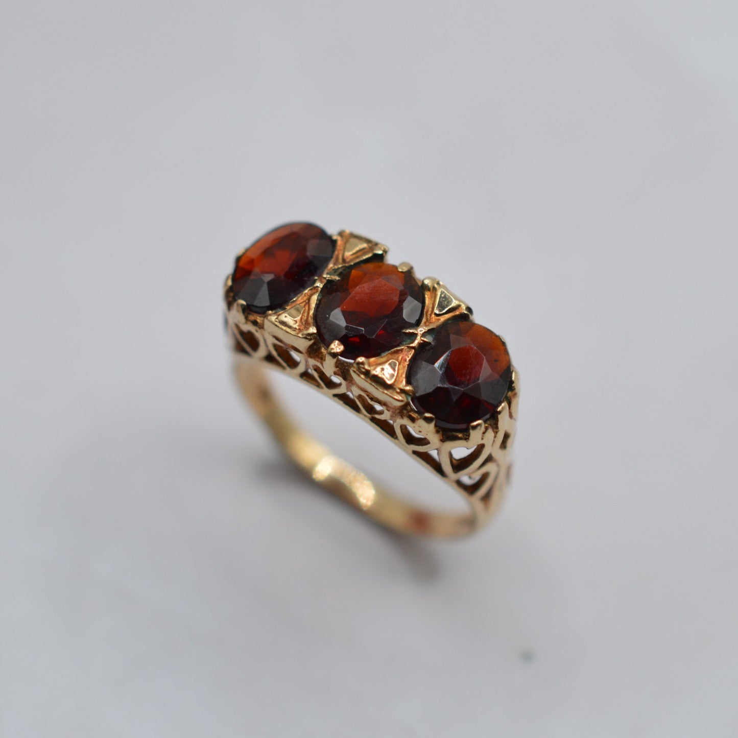 1970s Chunky Vintage 9ct Gold Garnet Trilogy Ring with Heart-Pierced Gallery