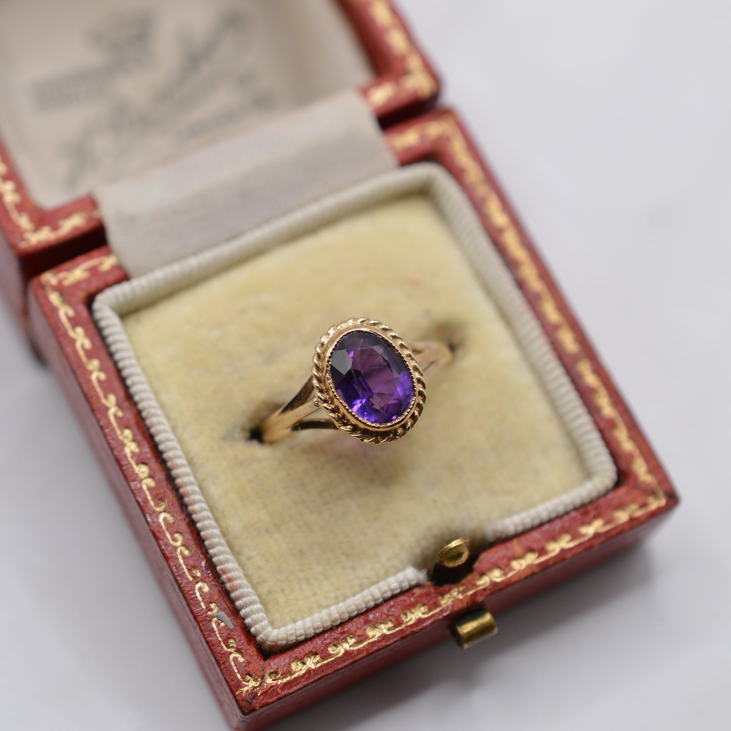 1980s 9ct Gold Amethyst Ring with Rope-Twist Border