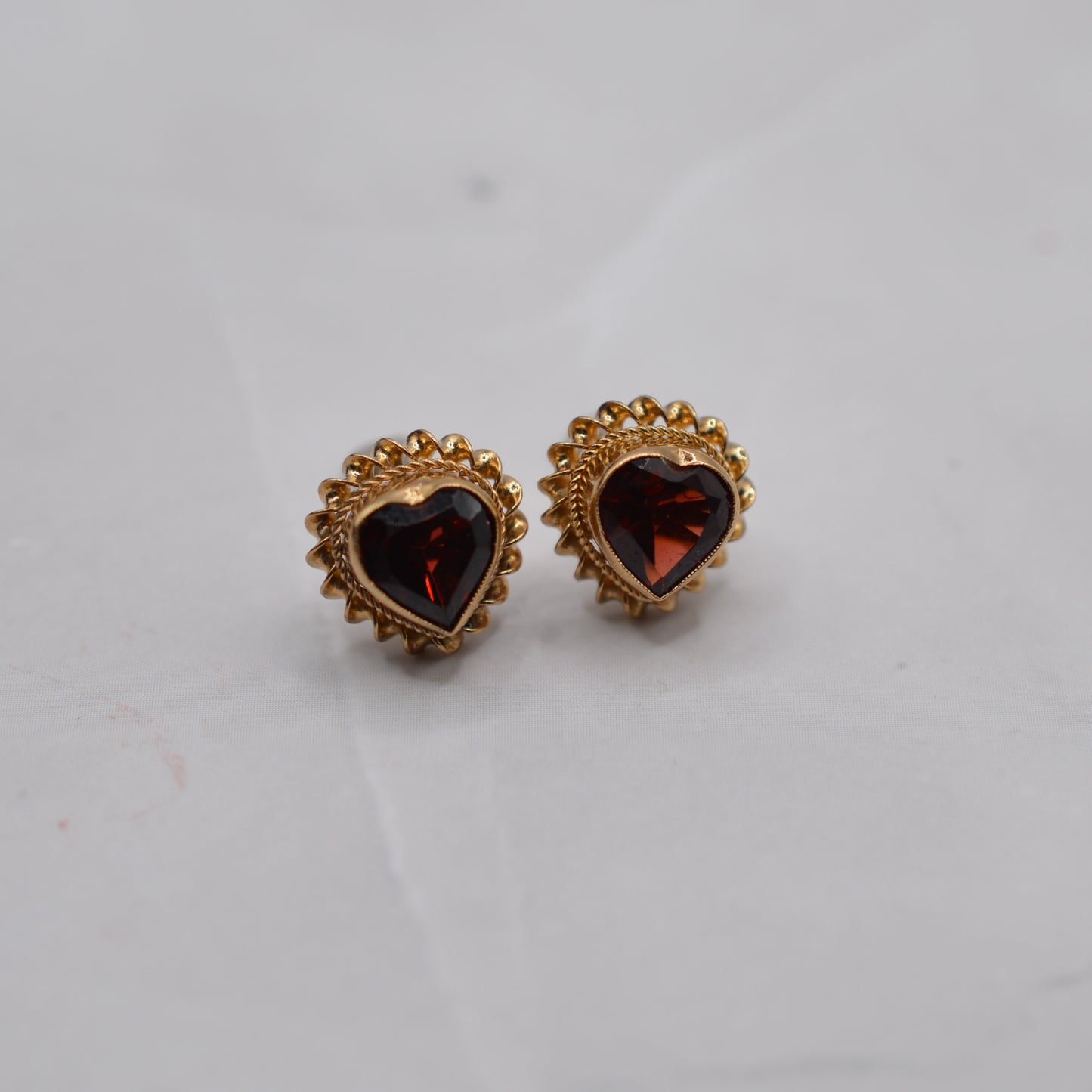 1990s 9ct Gold Garnet Heart Stud Earrings