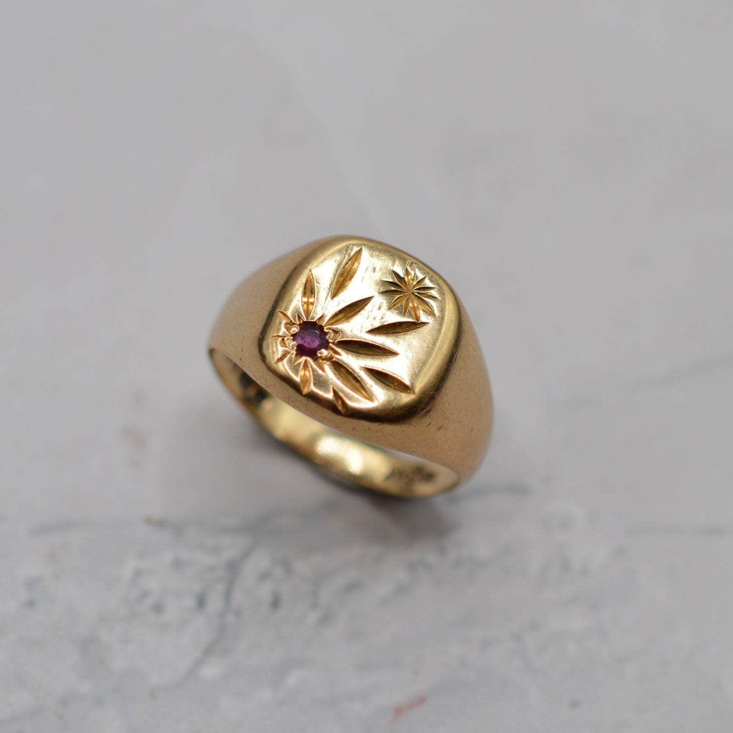 1970s Vintage 9ct Gold Garnet Floral Pinky Ring