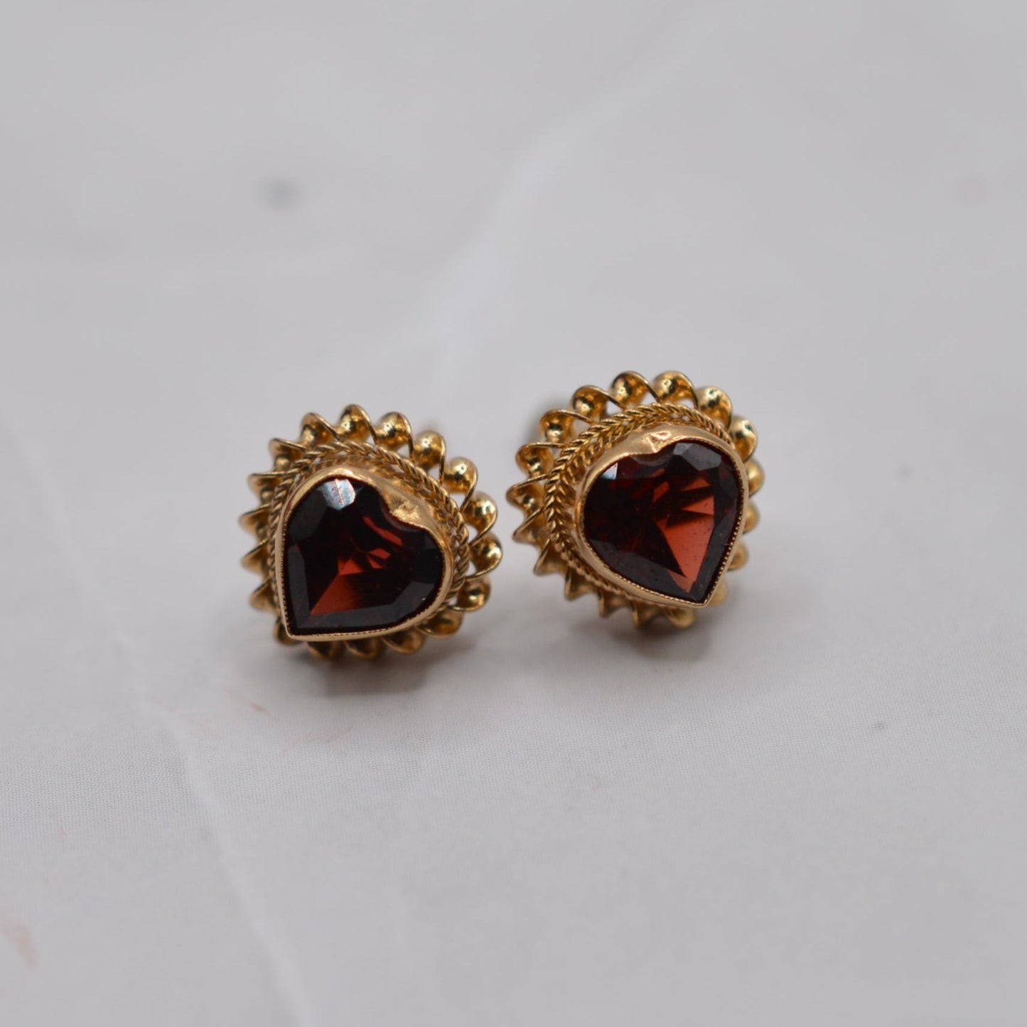 1990s 9ct Gold Garnet Heart Stud Earrings