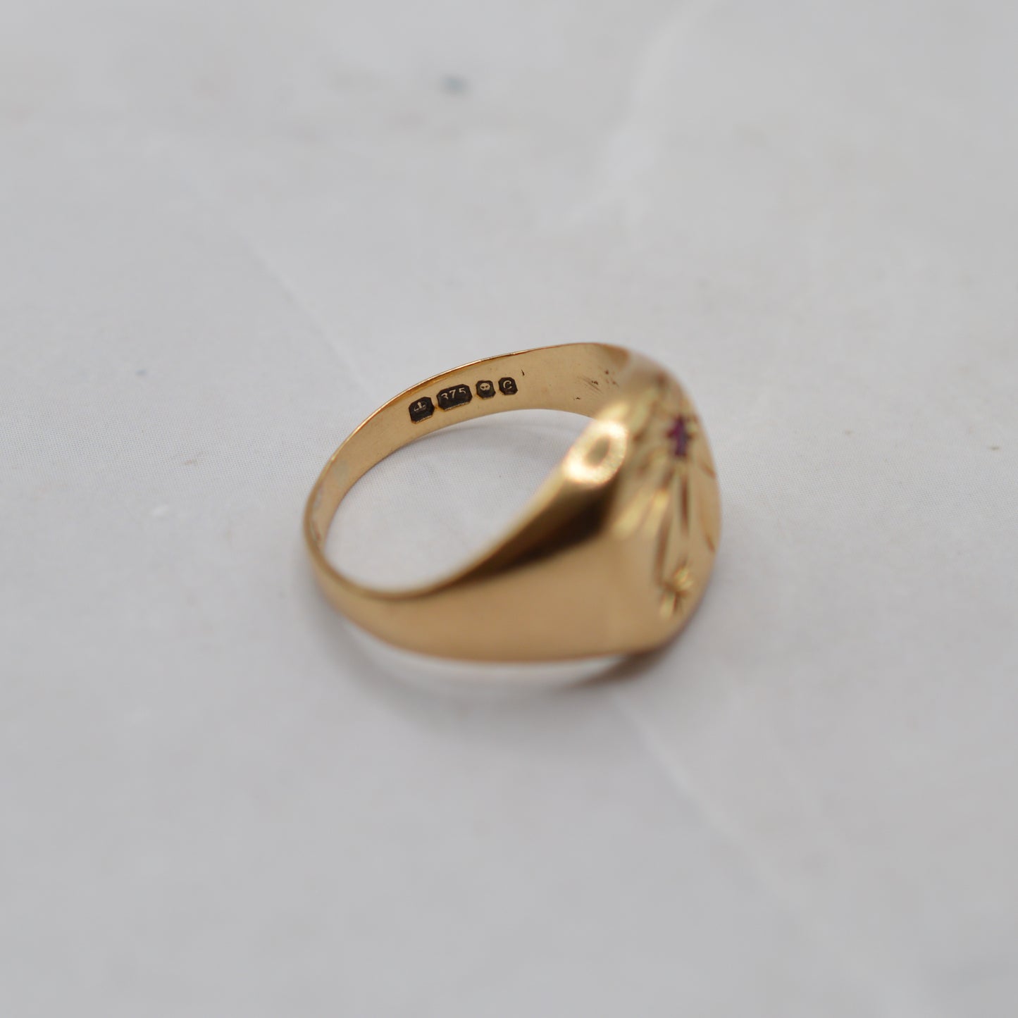 1970s Vintage 9ct Gold Garnet Floral Pinky Ring