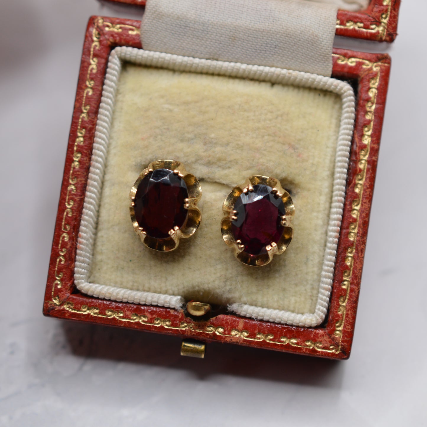 1990s 9ct Gold Garnet Stud Earrings in Buttercup Setting
