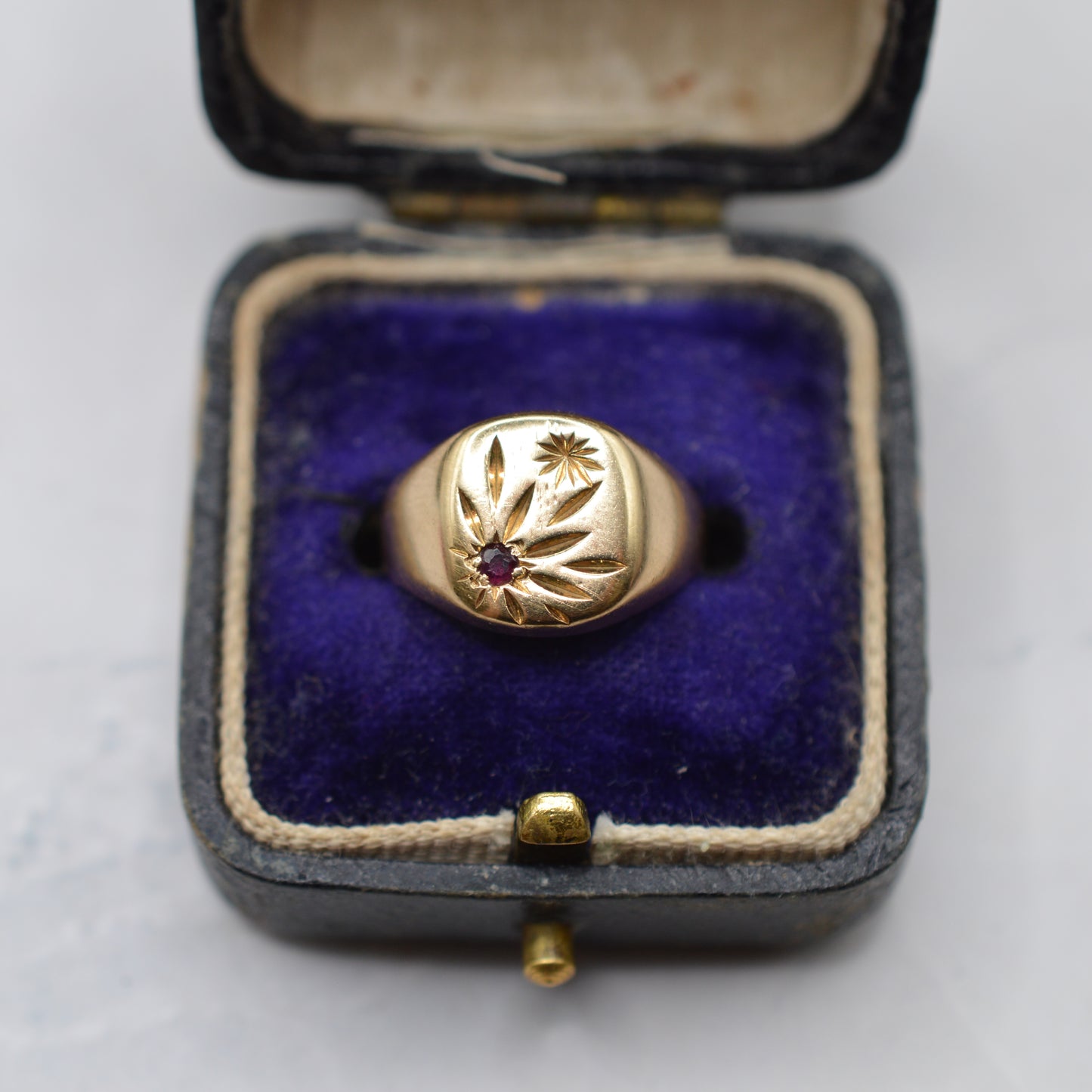 1970s Vintage 9ct Gold Garnet Floral Pinky Ring