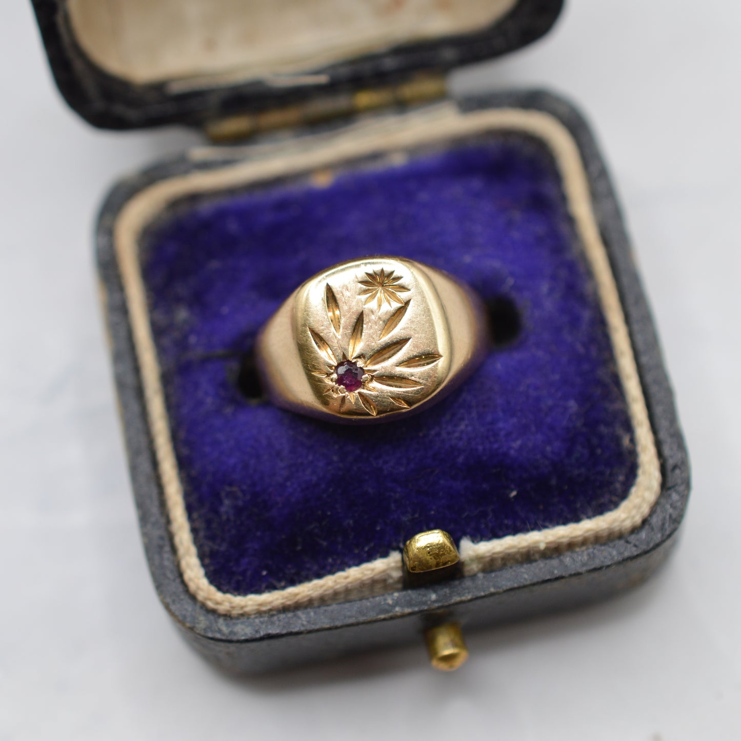 1970s Vintage 9ct Gold Garnet Floral Pinky Ring