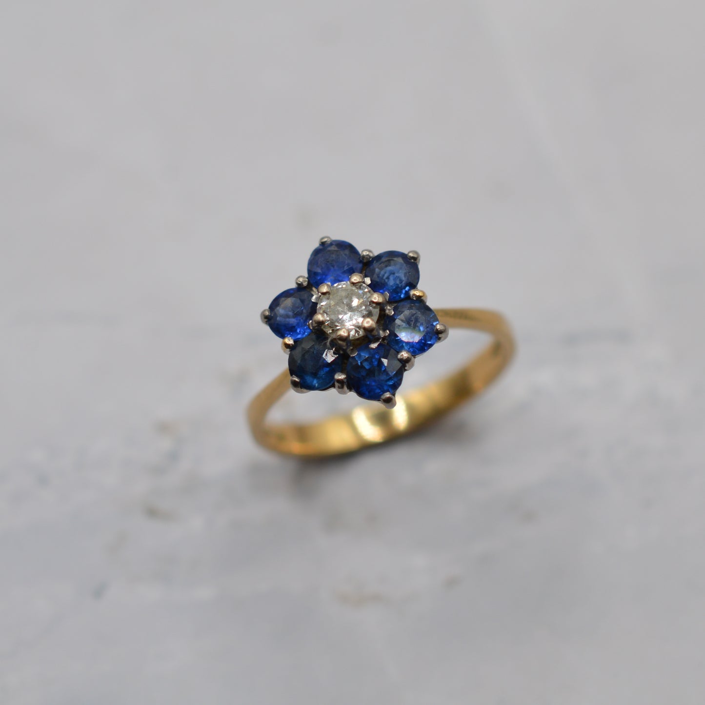 1970s Vintage 18ct Gold Sapphire & Diamond Floral Cluster Ring
