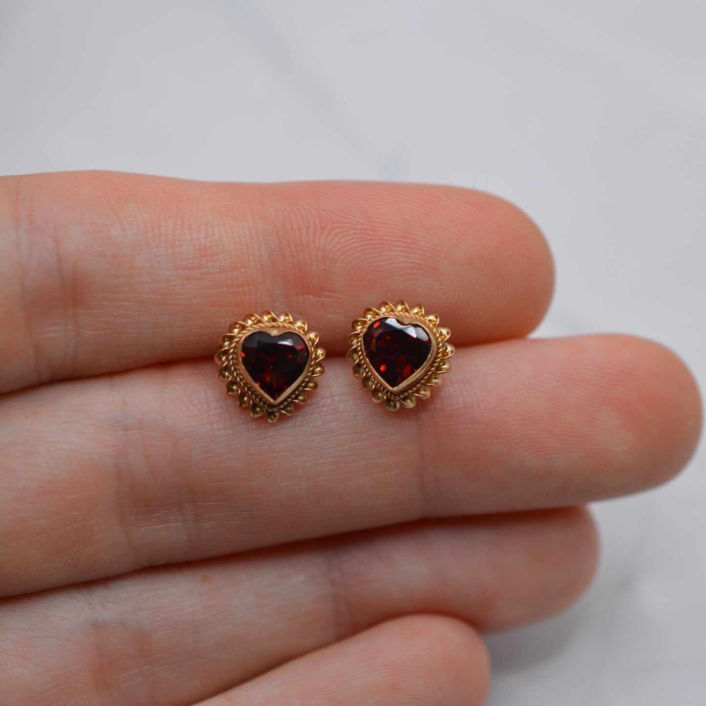 1990s 9ct Gold Garnet Heart Stud Earrings