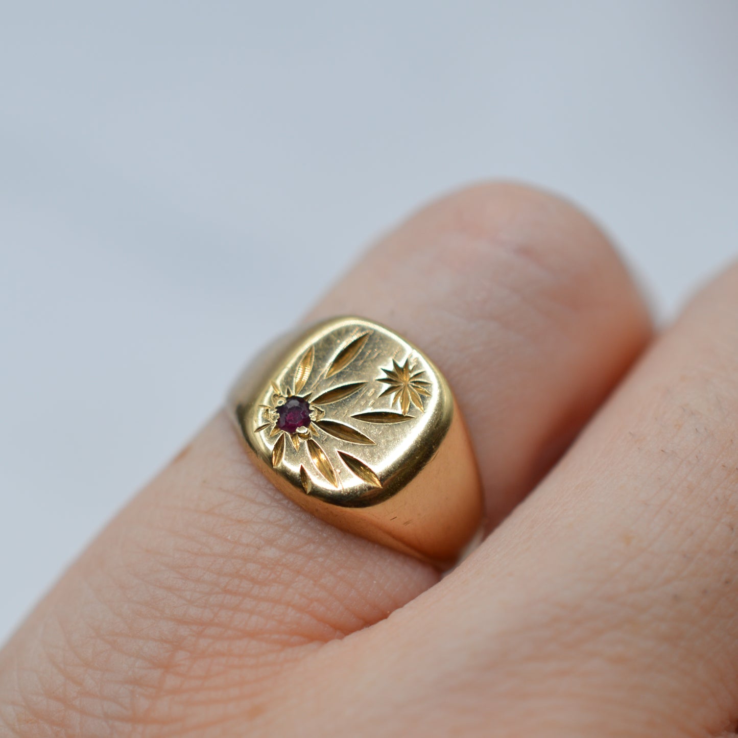 1970s Vintage 9ct Gold Garnet Floral Pinky Ring