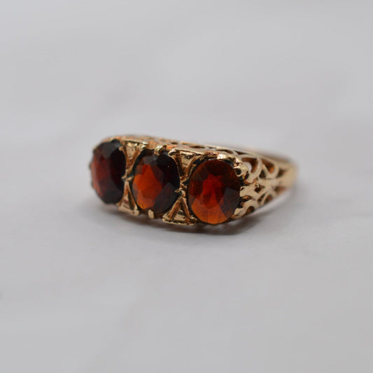 1970s Chunky Vintage 9ct Gold Garnet Trilogy Ring with Heart-Pierced Gallery