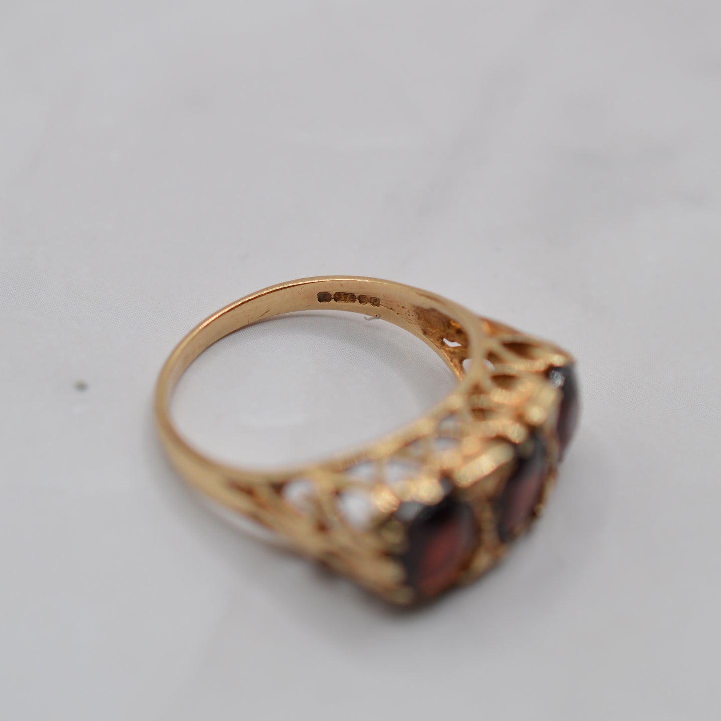 1970s Chunky Vintage 9ct Gold Garnet Trilogy Ring with Heart-Pierced Gallery