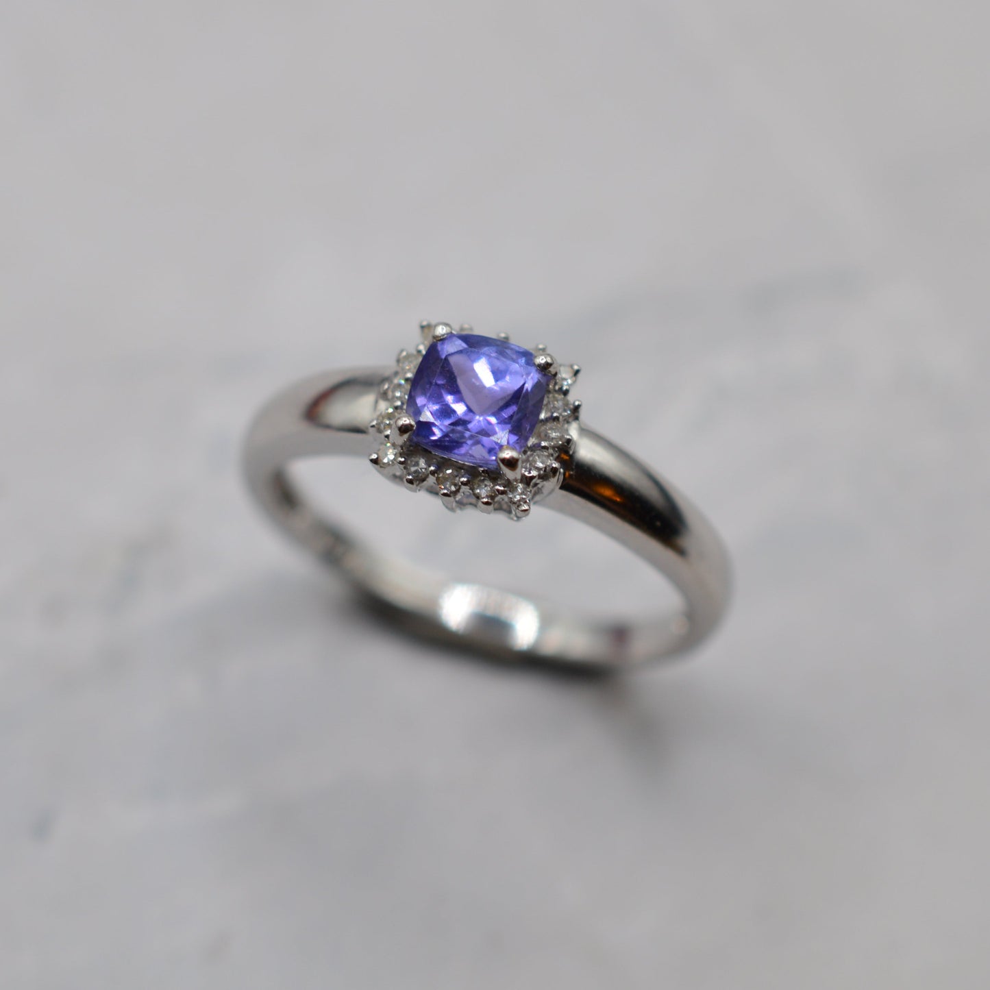 Y2K 18ct Gold Tanzanite & Diamond Halo Ring