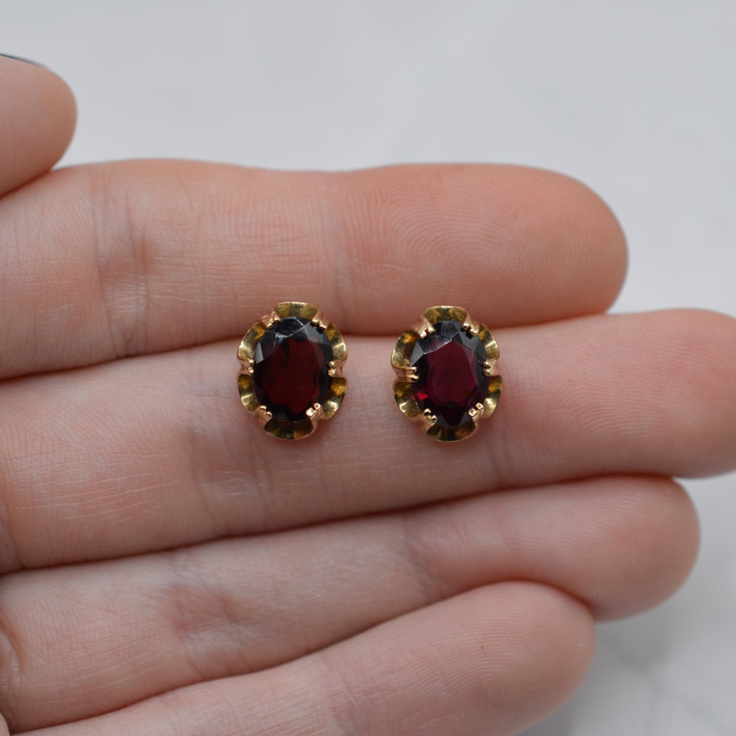 1990s 9ct Gold Garnet Stud Earrings in Buttercup Setting