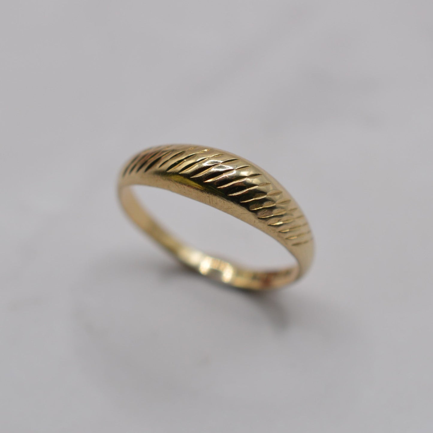 1980s 9ct Gold Engraved Band Ring