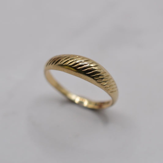 1980s 9ct Gold Engraved Band Ring