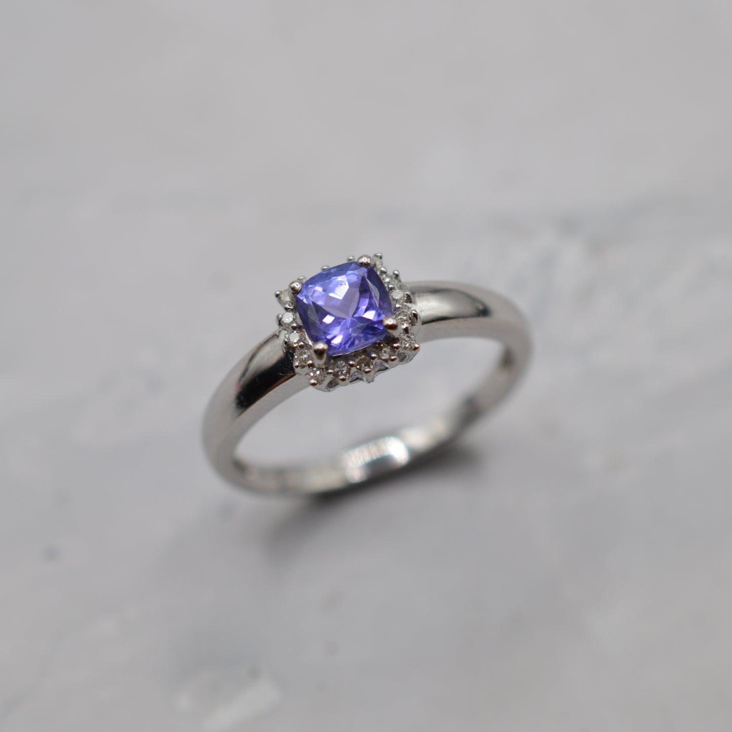 Y2K 18ct Gold Tanzanite & Diamond Halo Ring