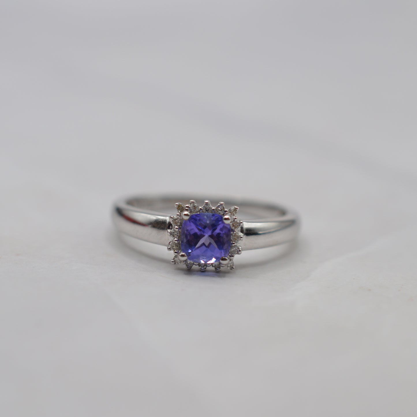 Y2K 18ct Gold Tanzanite & Diamond Halo Ring