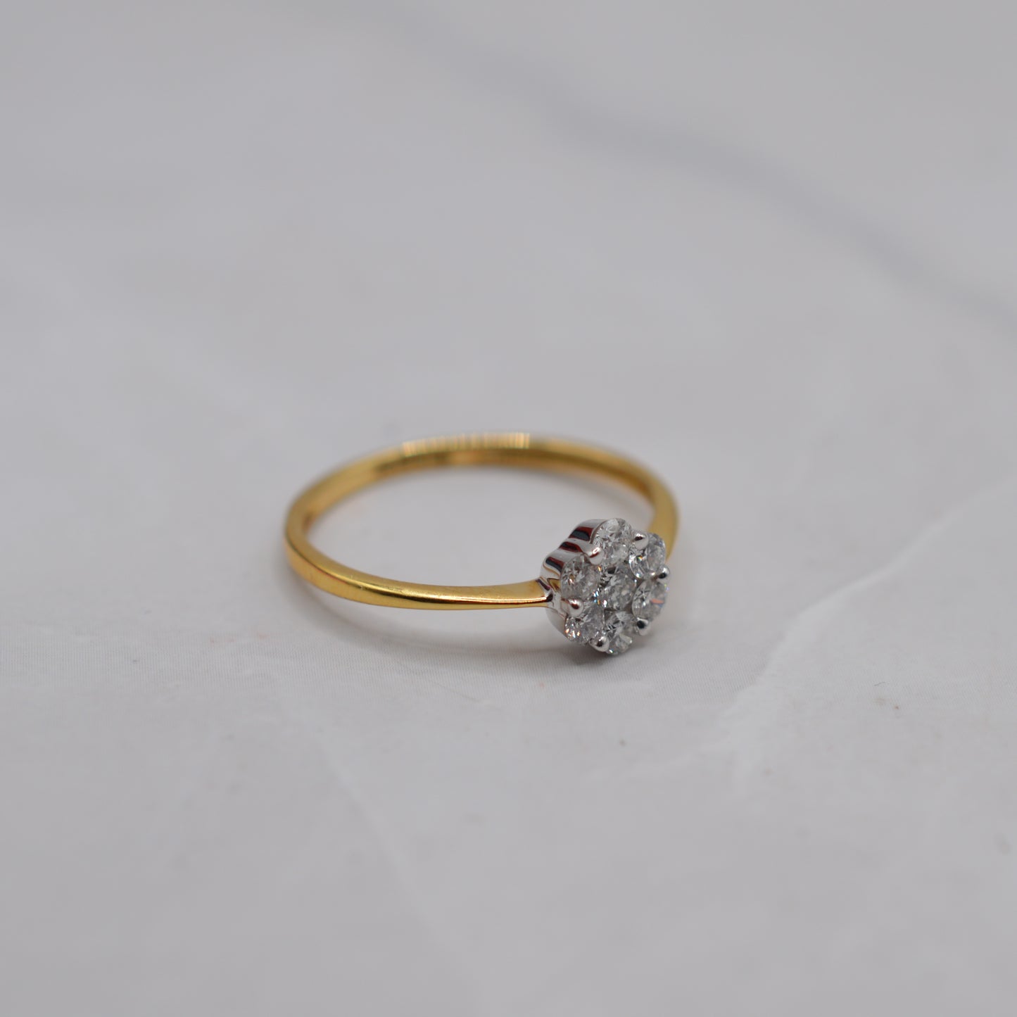 18ct Gold 0.30ct Diamond Daisy Cluster Ring