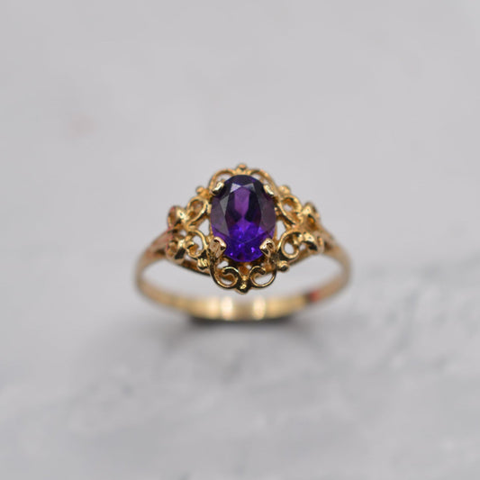 9ct Gold Amethyst Ring with Swirl Border