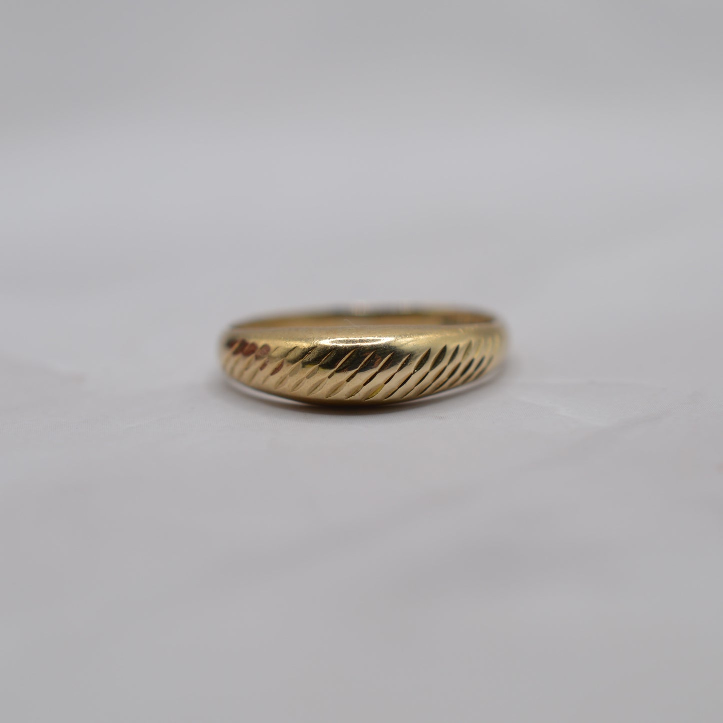 1980s 9ct Gold Engraved Band Ring