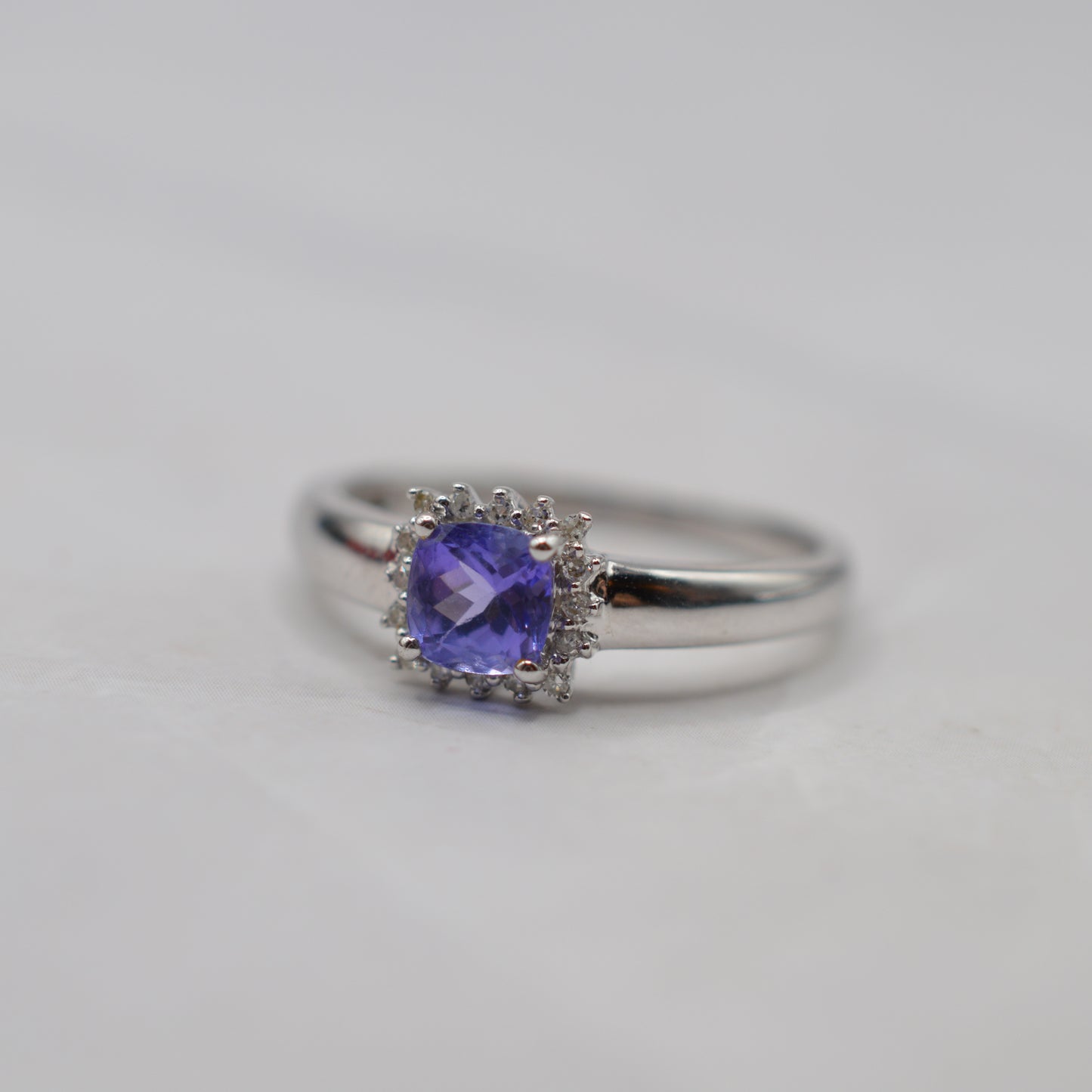 Y2K 18ct Gold Tanzanite & Diamond Halo Ring