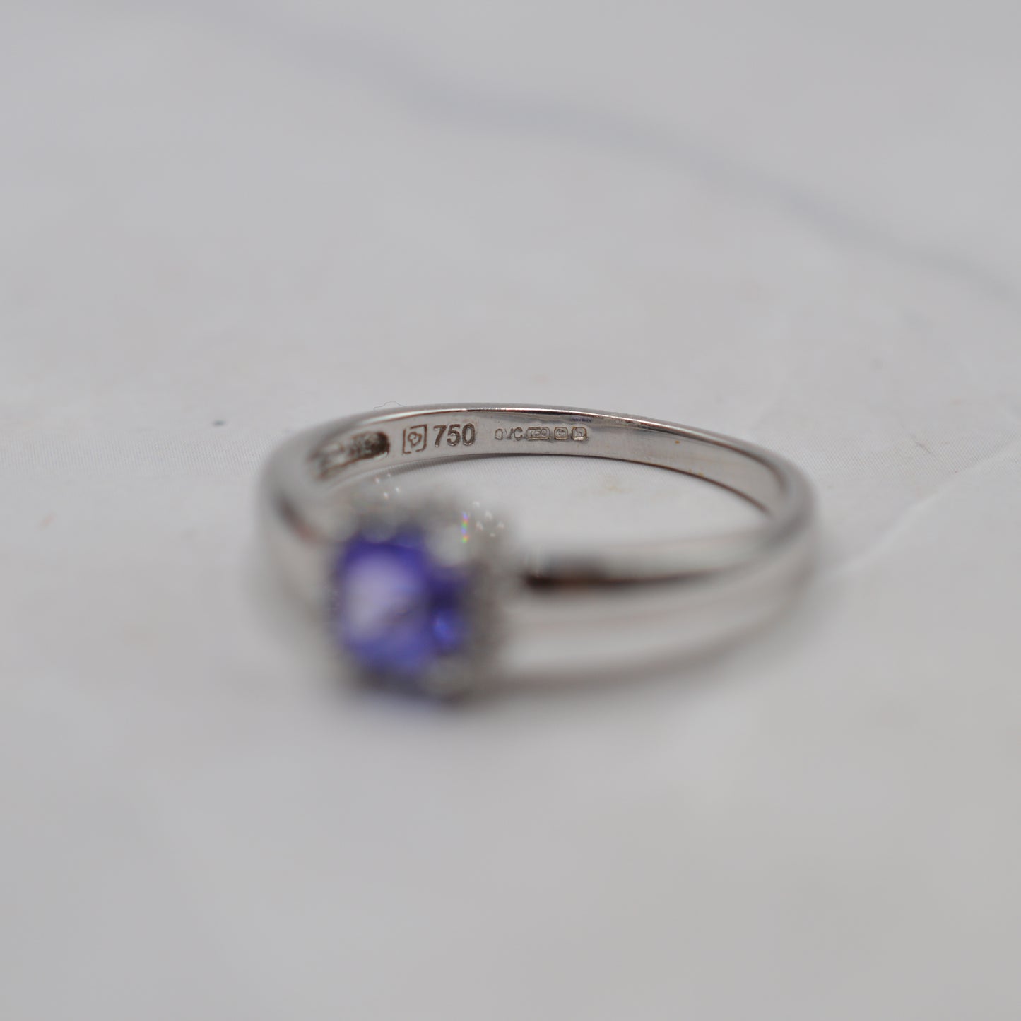 Y2K 18ct Gold Tanzanite & Diamond Halo Ring