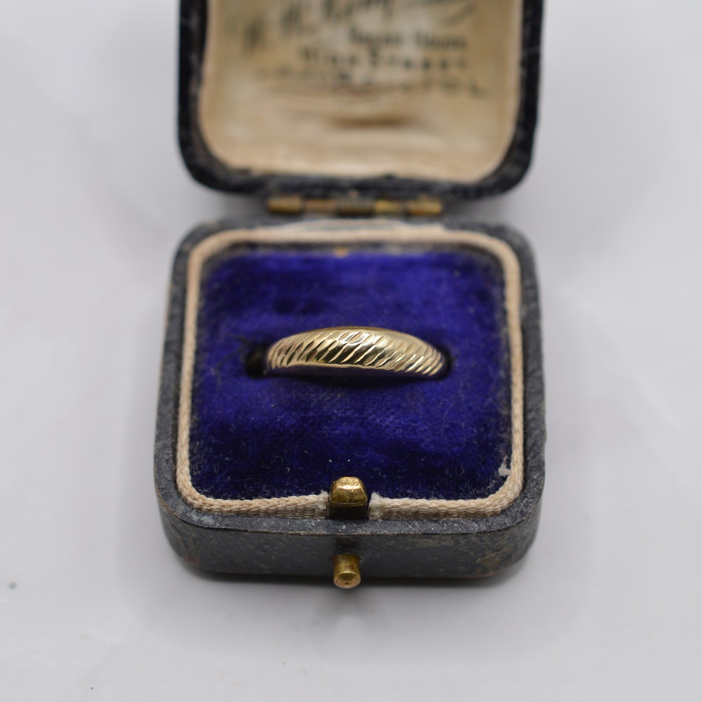 1980s 9ct Gold Engraved Band Ring