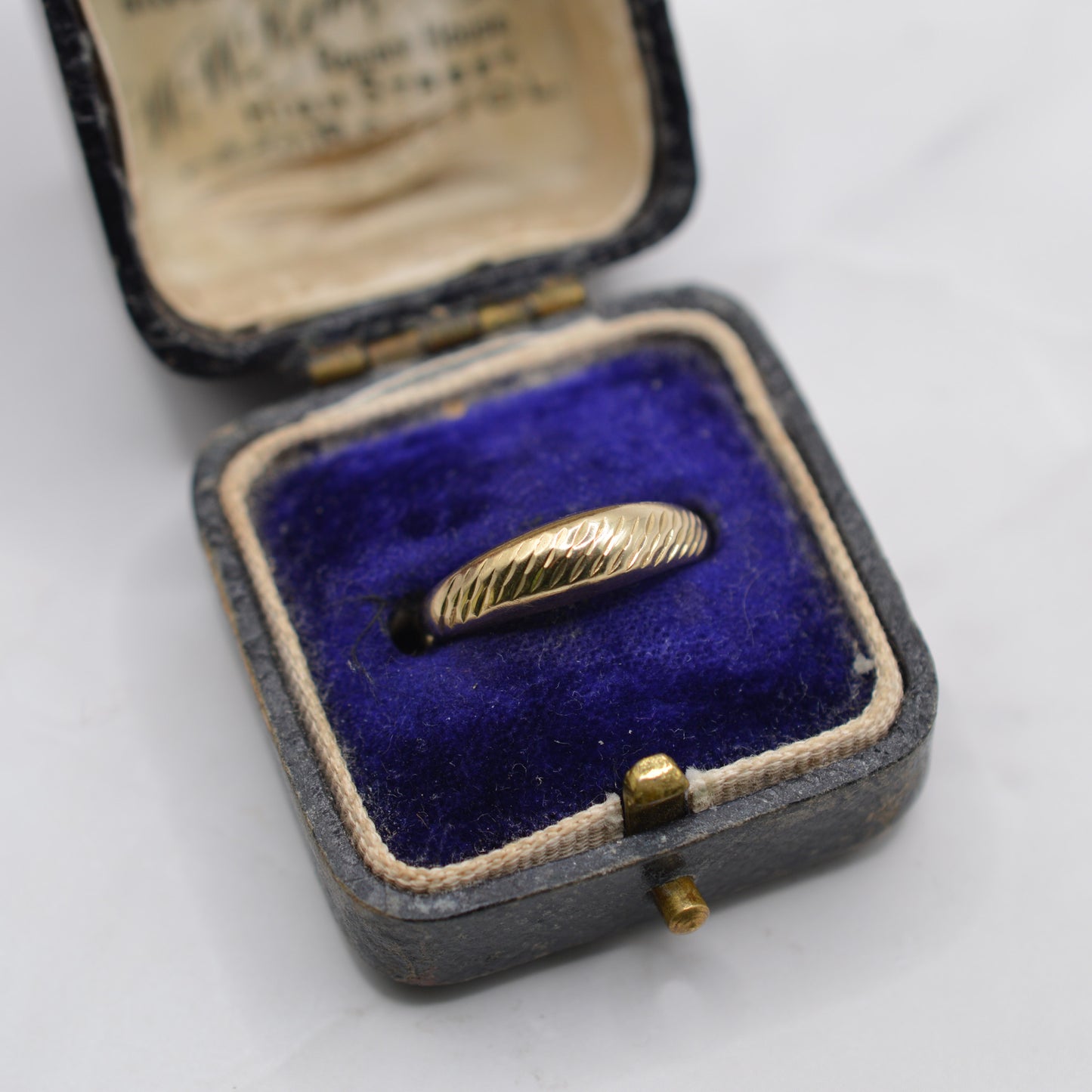 1980s 9ct Gold Engraved Band Ring